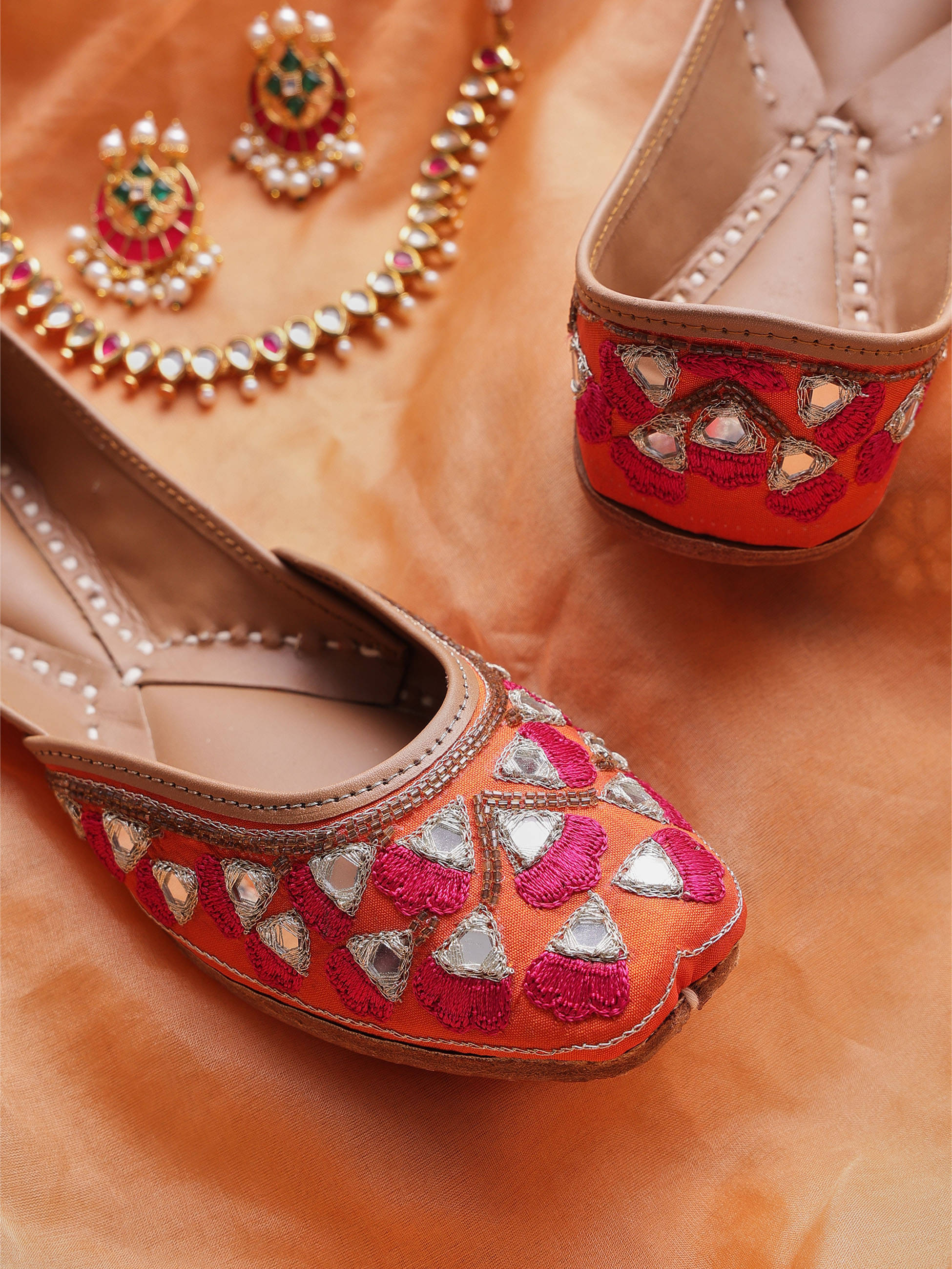 LABEL SHONA ROHATGI GARG Orange Women's Mojaris LABEL SHONA ROHATGI GARG Orange Women's Mojaris