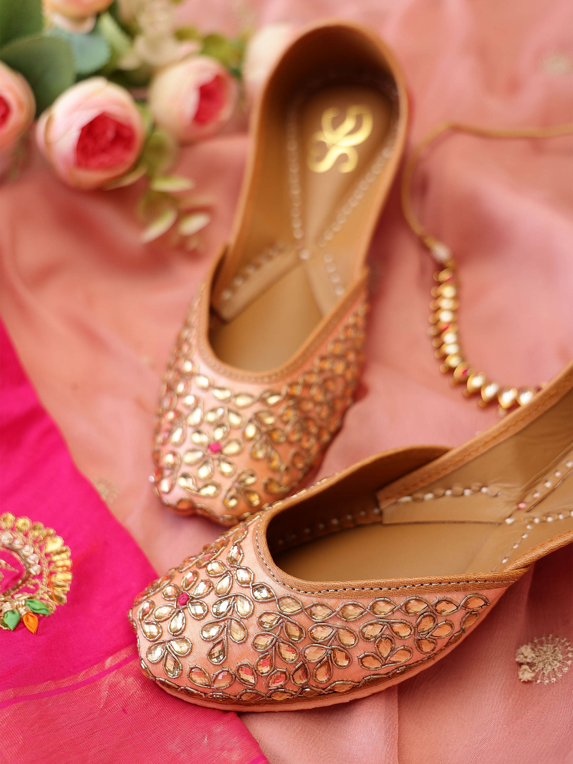     			LABEL SHONA ROHATGI GARG Pink Women's Mojaris