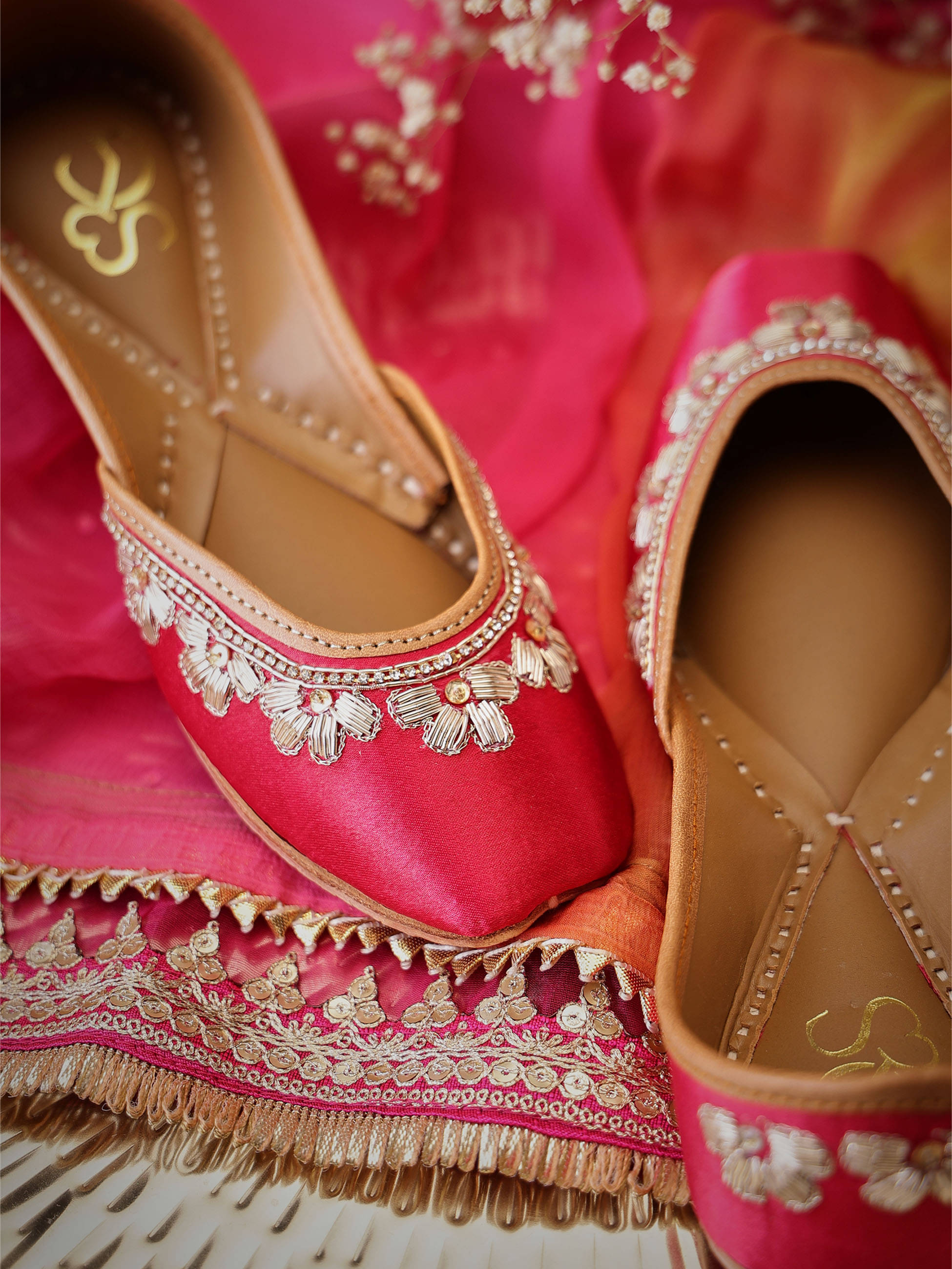     			LABEL SHONA ROHATGI GARG Pink Women's Mojaris