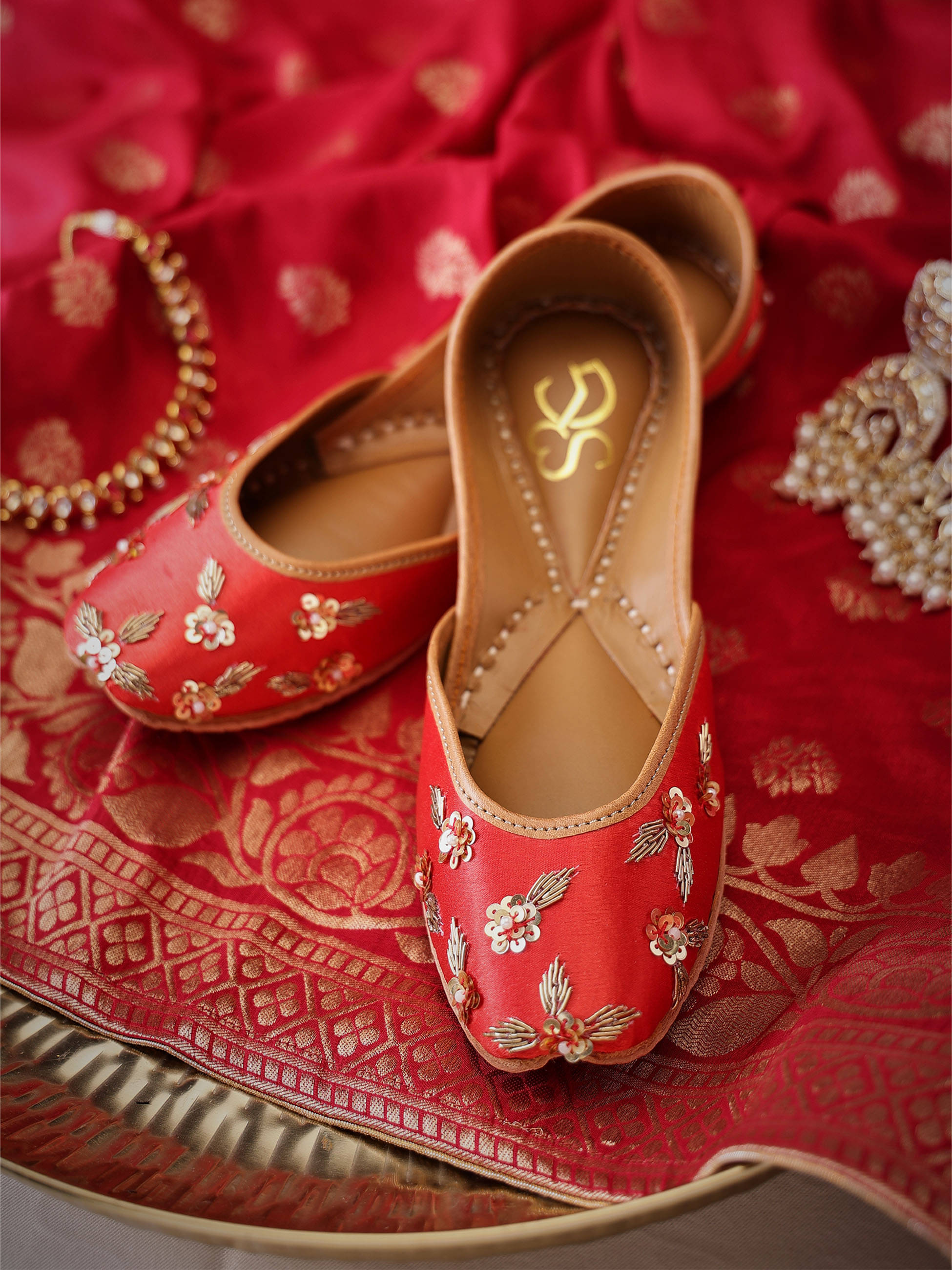 LABEL SHONA ROHATGI GARG Red Women's Mojaris LABEL SHONA ROHATGI GARG Red Women's Mojaris