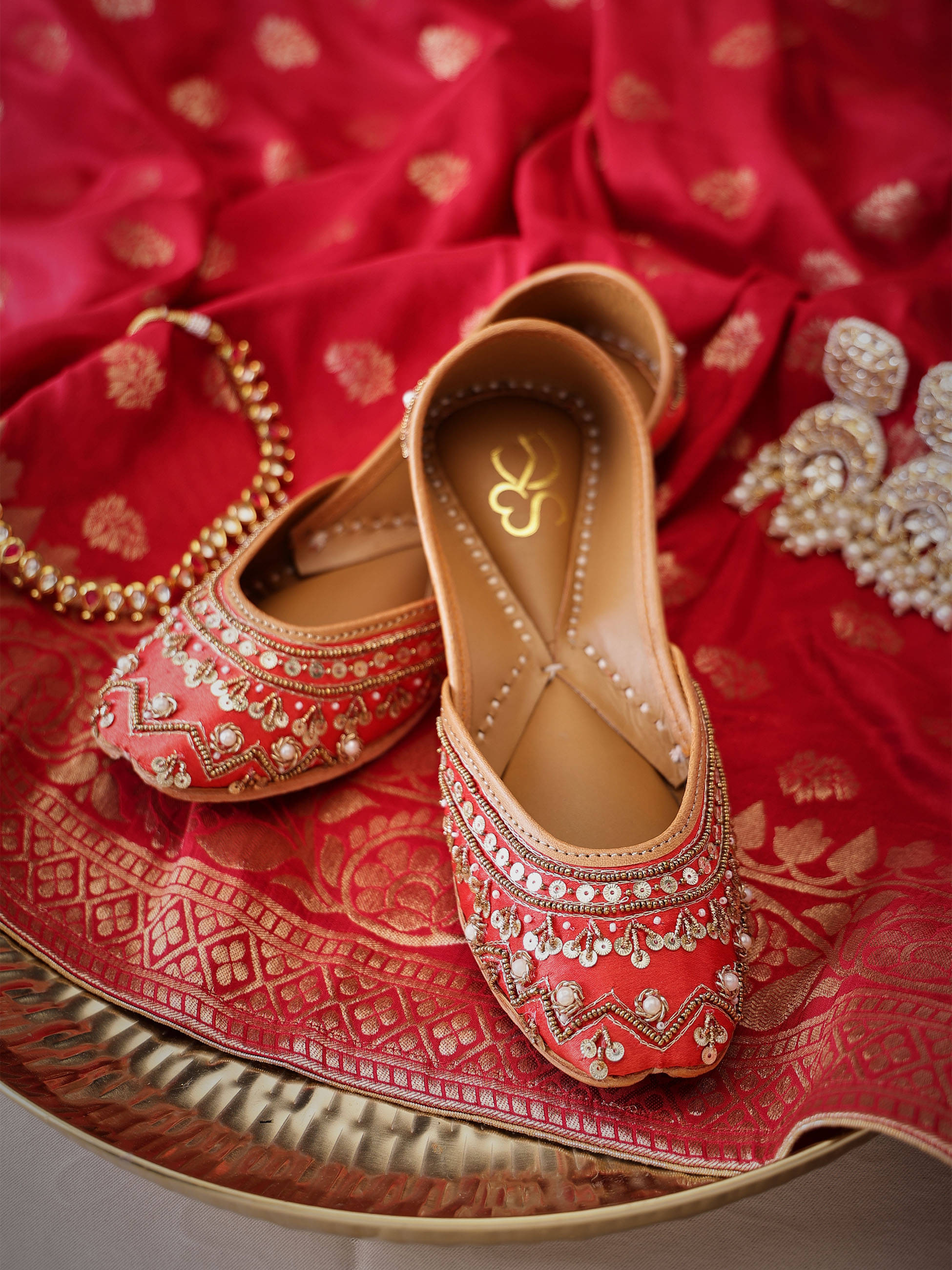     			LABEL SHONA ROHATGI GARG Red Women's Mojaris