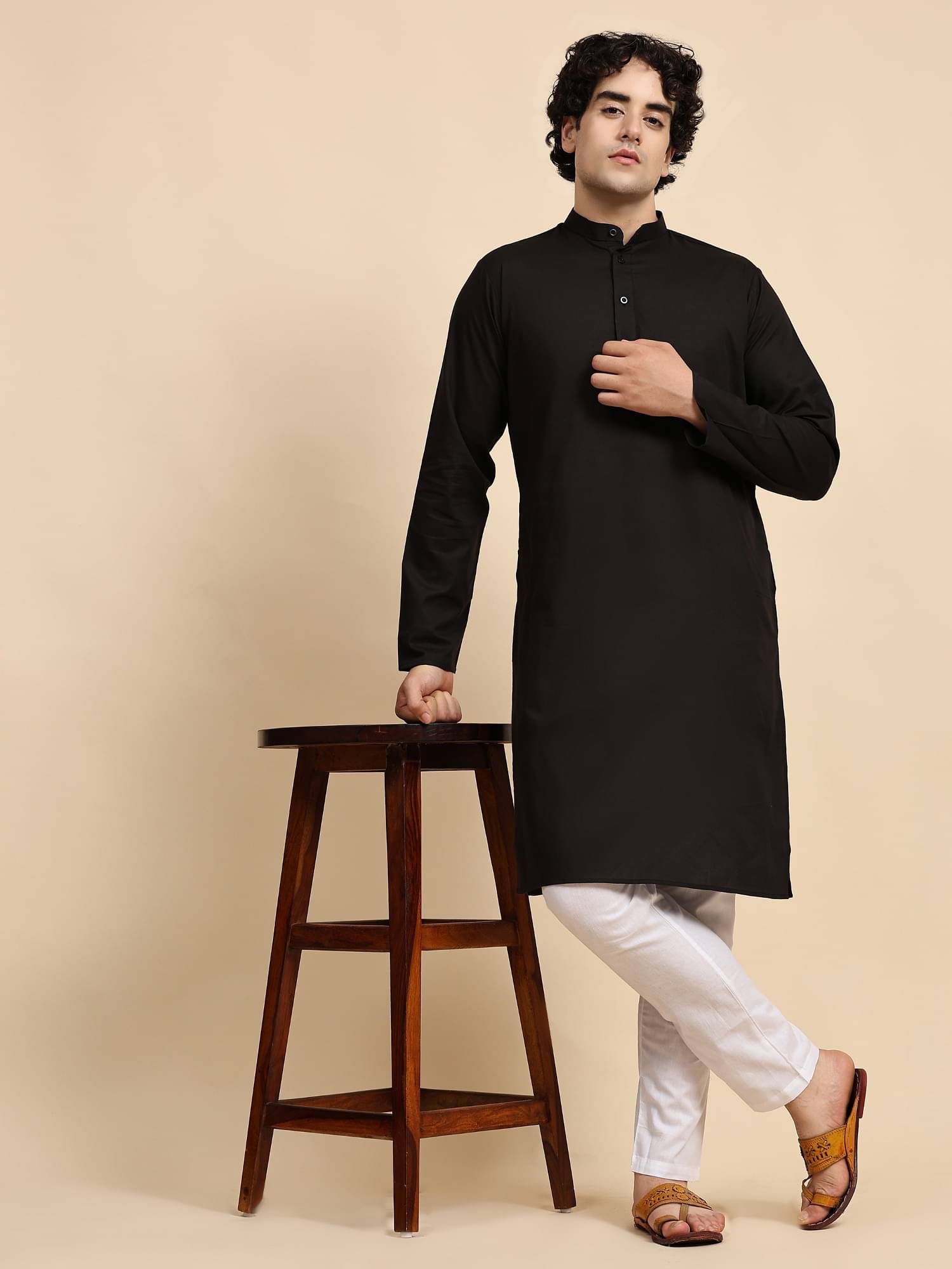     			SKAVIJ Black Cotton Regular Fit Men's Kurta Pyjama Set ( Pack of 1 )