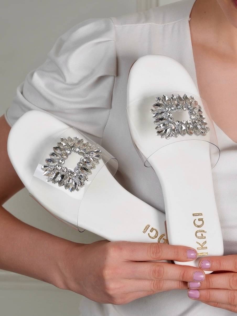     			IKAGI White Women's Flats