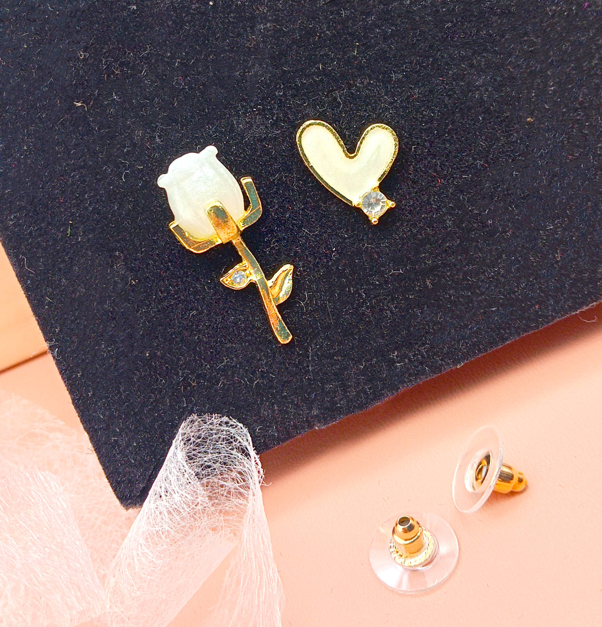     			JIPPA Gold Stud Earrings ( Pack of 1 )