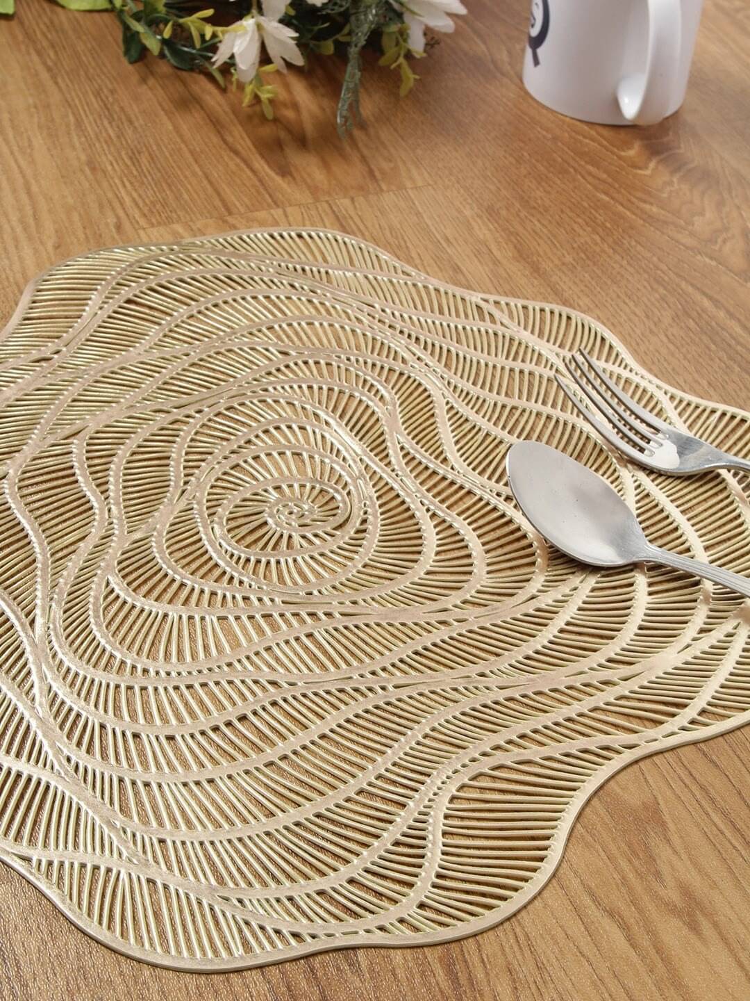 DPA Collection PVC Abstract Table Mats ( 45 cm x 30 cm ) Pack of 6 - Gold DPA Collection PVC Abstract Table Mats ( 45 cm x 30 cm ) Pack of 6 - Gold
