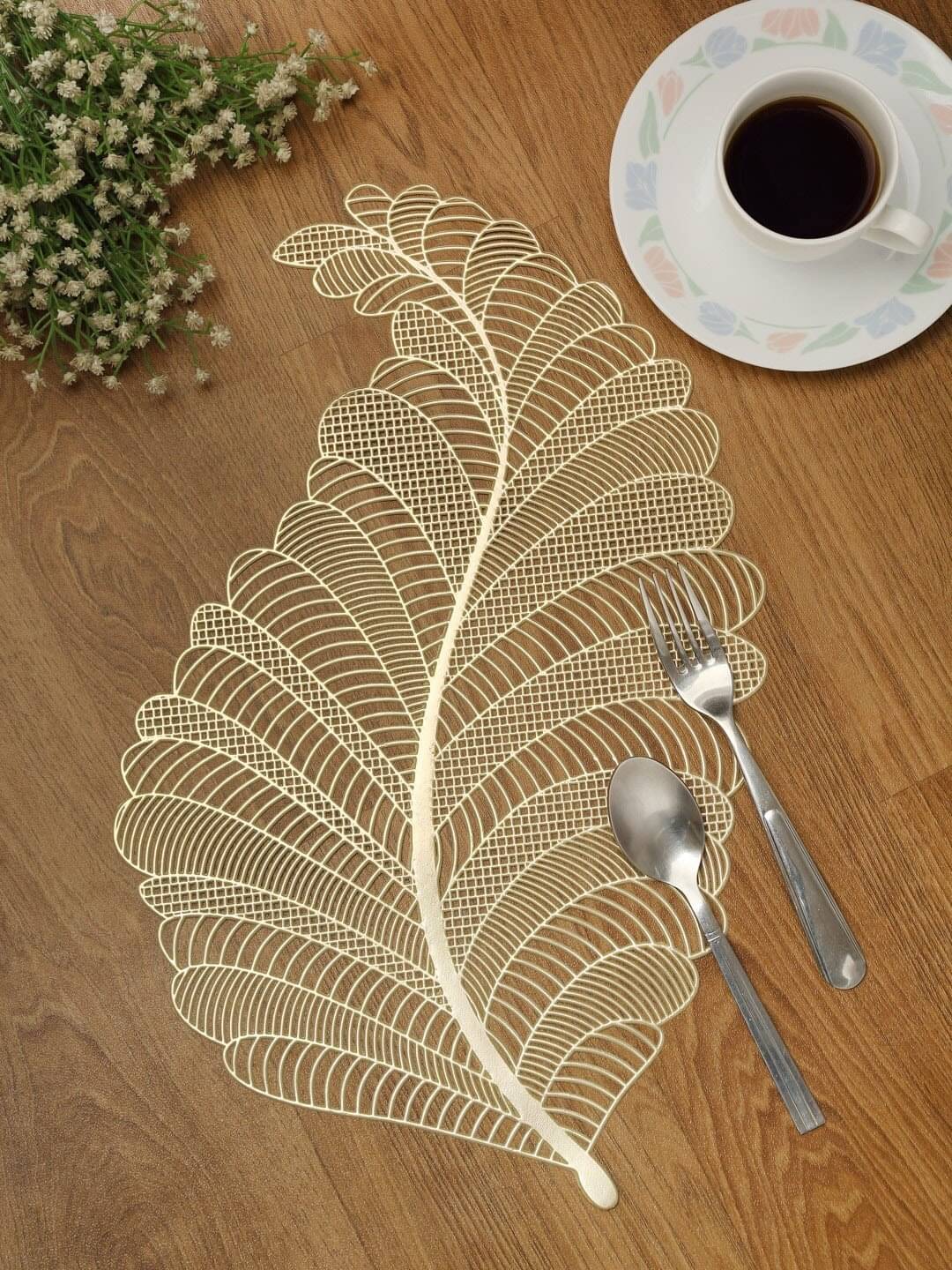 DPA Collection PVC Abstract Table Mats ( 45 cm x 30 cm ) Pack of 6 - Gold DPA Collection PVC Abstract Table Mats ( 45 cm x 30 cm ) Pack of 6 - Gold