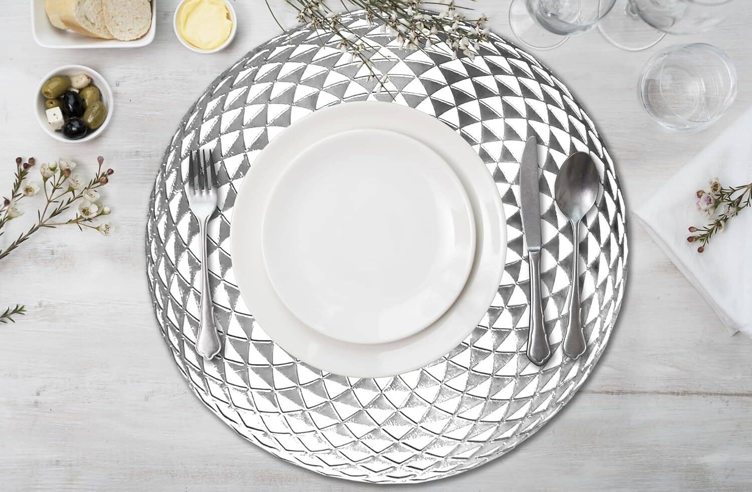 DPA Collection PVC Geometric Table Mats ( 45 cm x 30 cm ) Pack of 4 - Silver DPA Collection PVC Geometric Table Mats ( 45 cm x 30 cm ) Pack of 4 - Silver