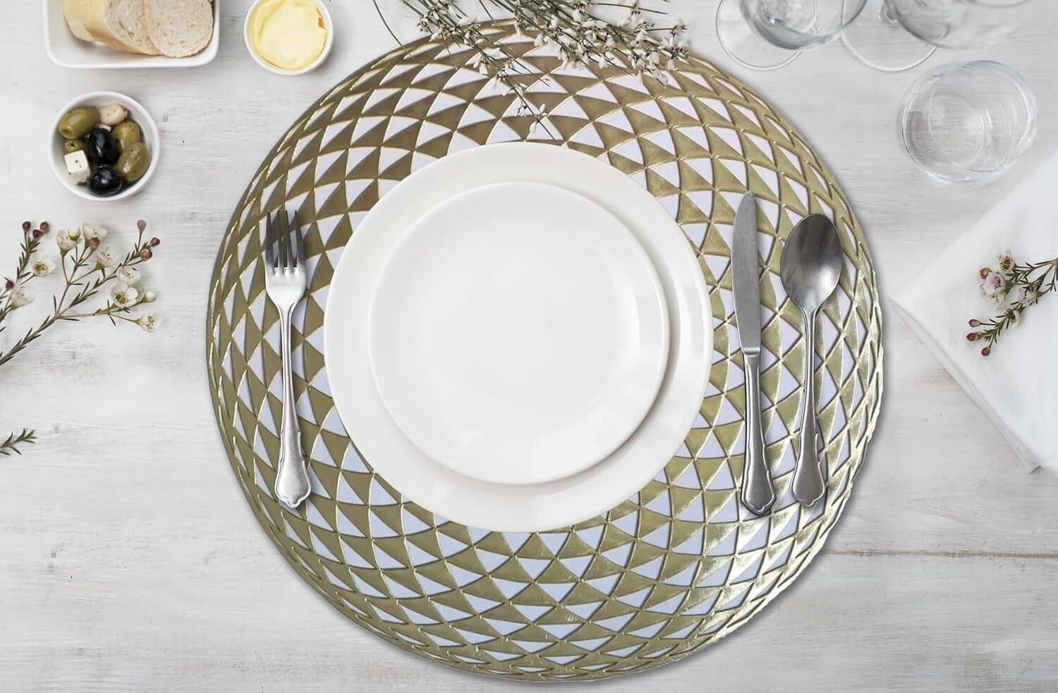 DPA Collection PVC Geometric Table Mats ( 45 cm x 30 cm ) Pack of 4 - Gold DPA Collection PVC Geometric Table Mats ( 45 cm x 30 cm ) Pack of 4 - Gold