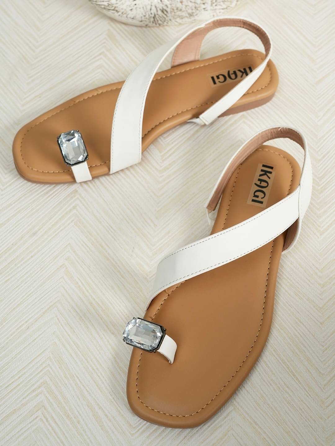 IKAGI White Women's Flats IKAGI White Women's Flats