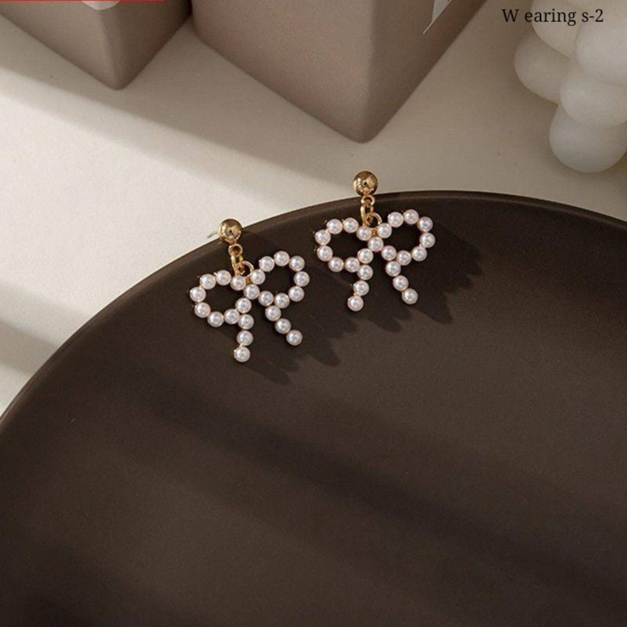     			JIPPA Gold Stud Earrings ( Pack of 1 )