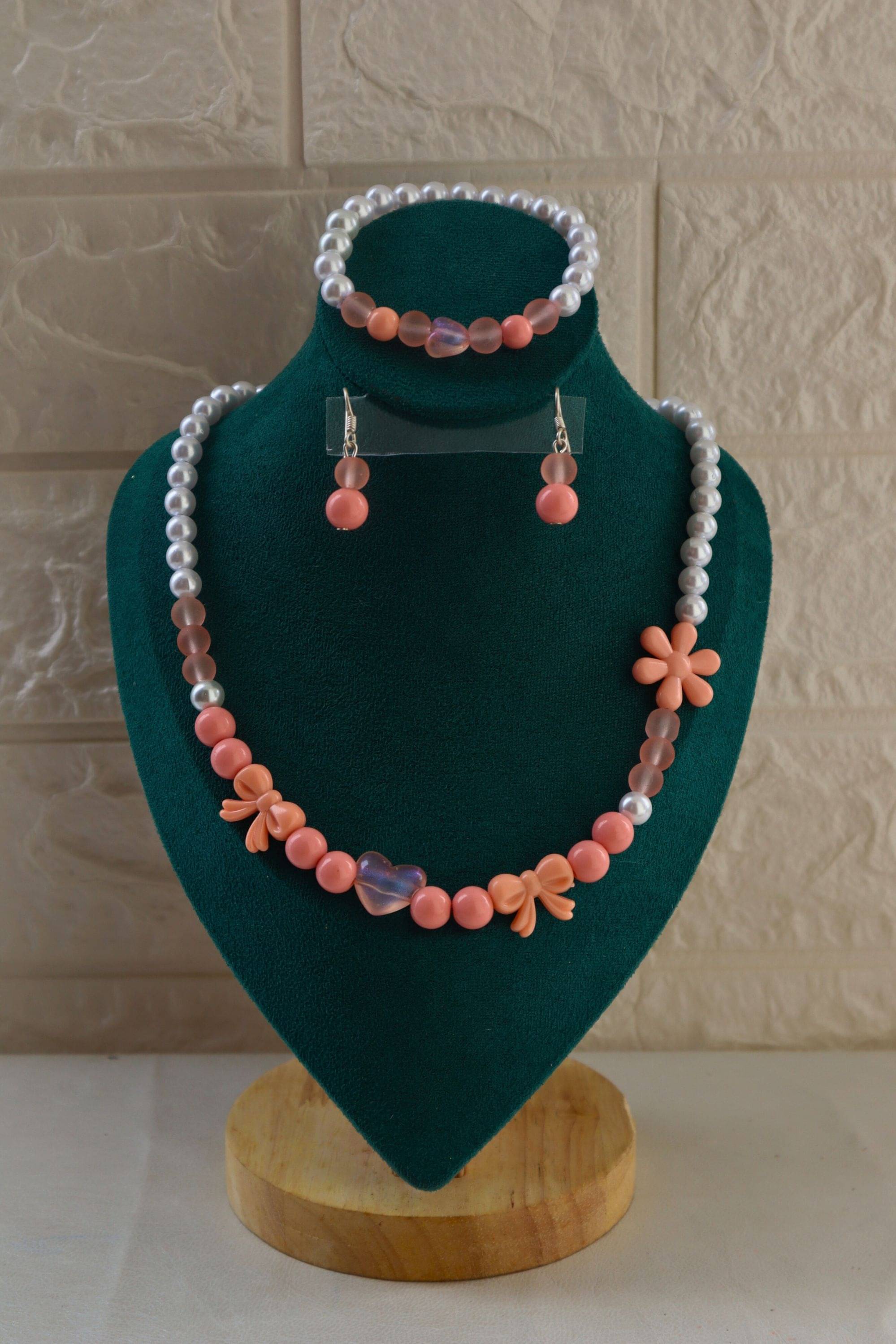     			Kamule Peach Acrylic Necklace Set ( Pack of 1 )