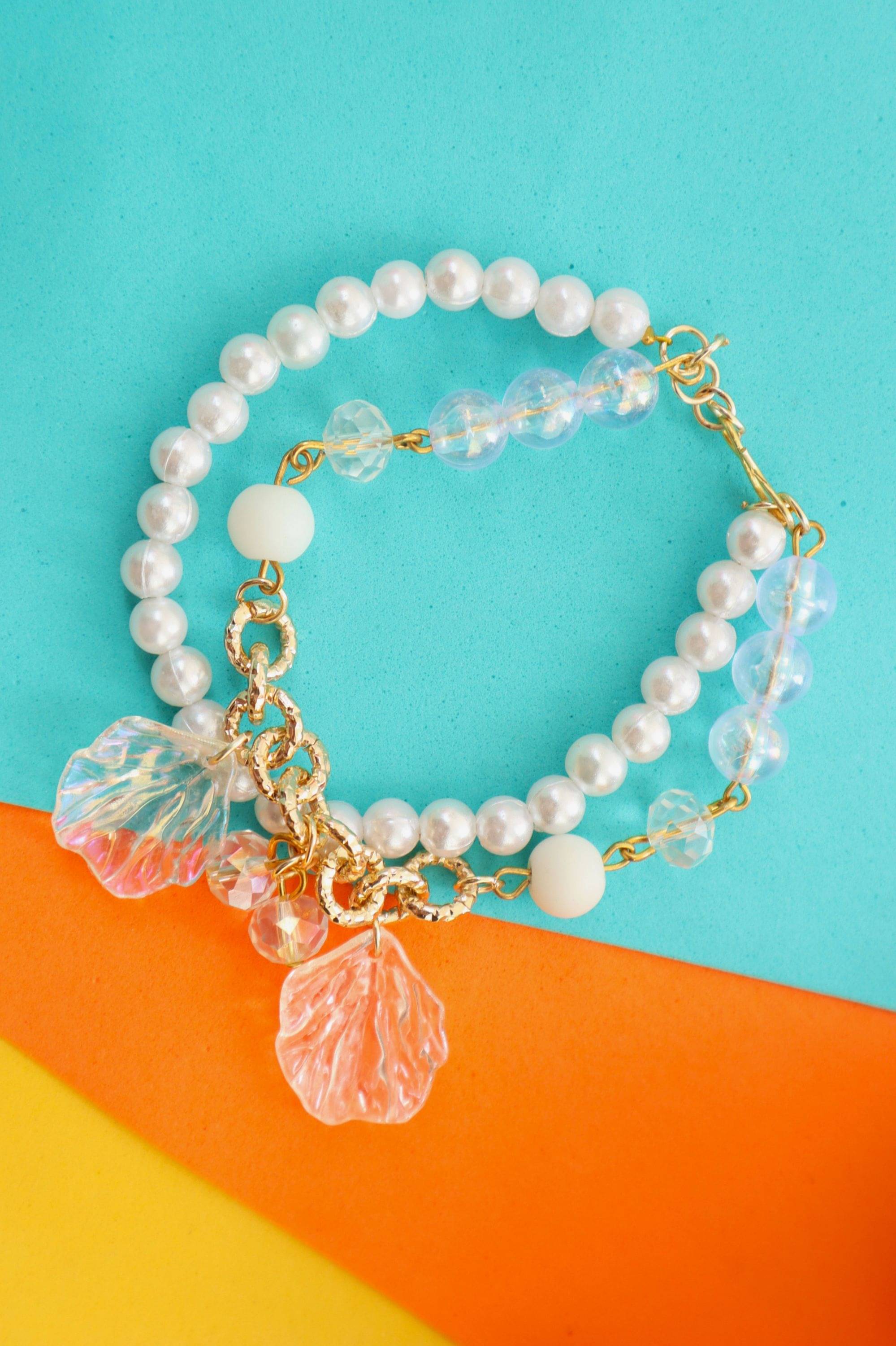     			Kamule White Bracelet ( Pack of 1 )