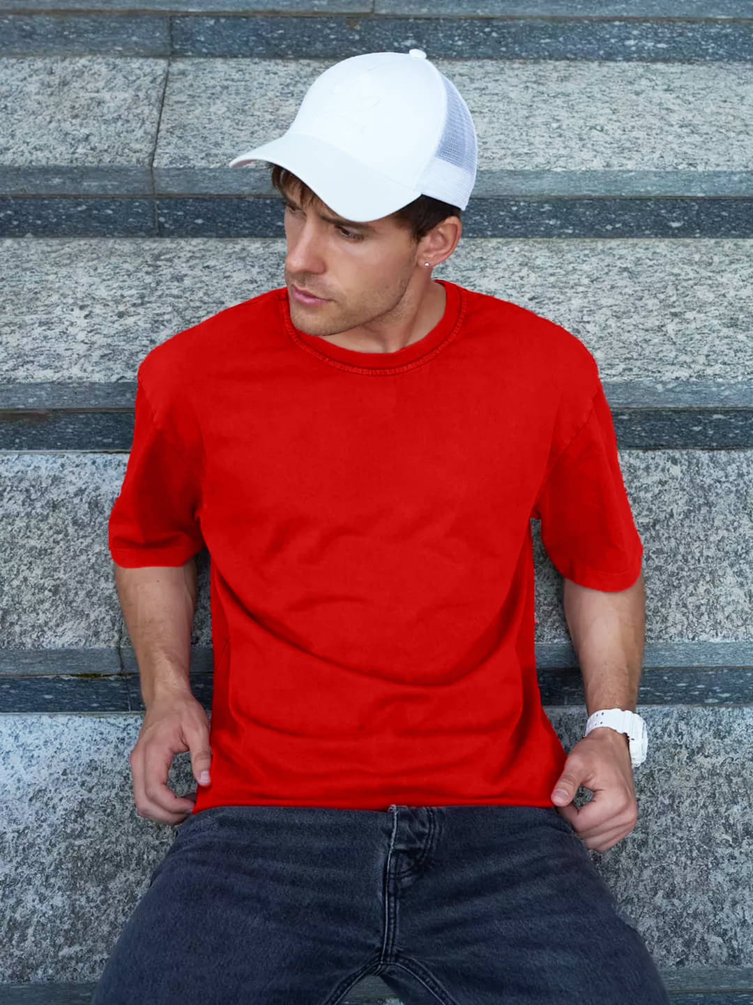     			Leotude Men Cotton Blend Oversized Fit Solid T-Shirt ( Red )