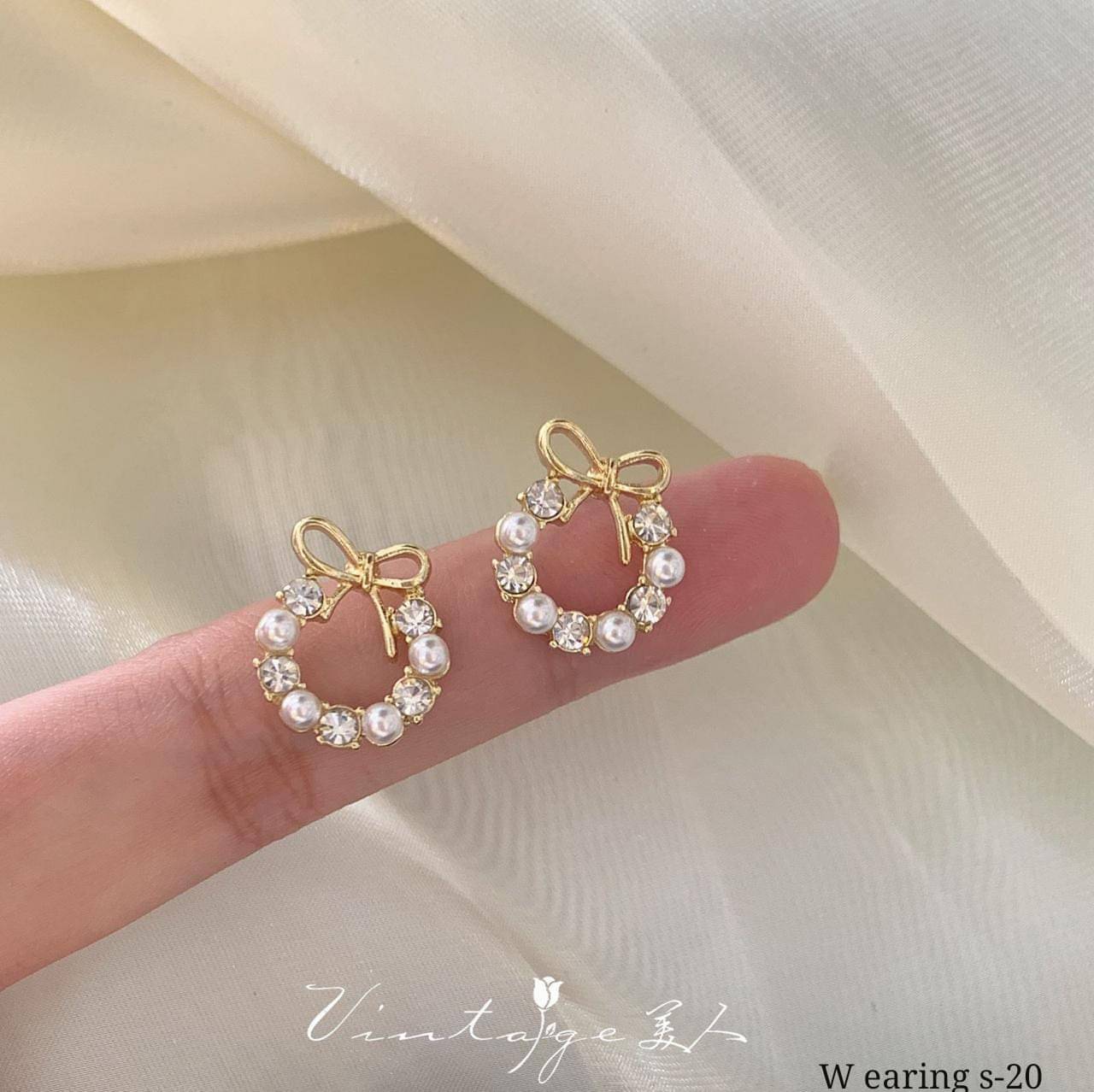    			SHANKHRAJ MA LL Gold Stud Earrings ( Pack of 1 )
