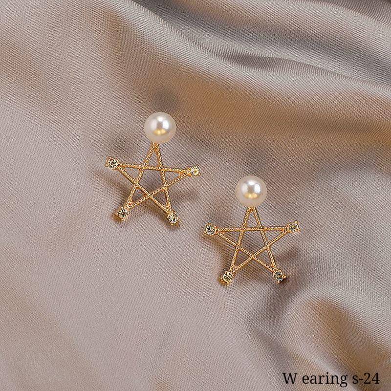     			SHANKHRAJ MA LL Gold Stud Earrings ( Pack of 1 )