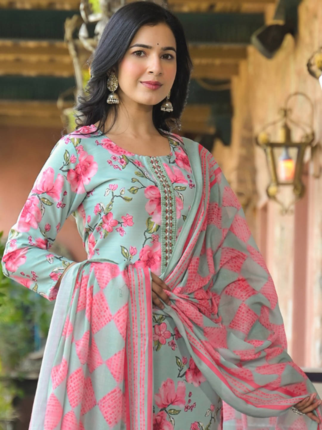     			Vaamsi Women Rayon Printed Straight Kurti With Pants ( Green )