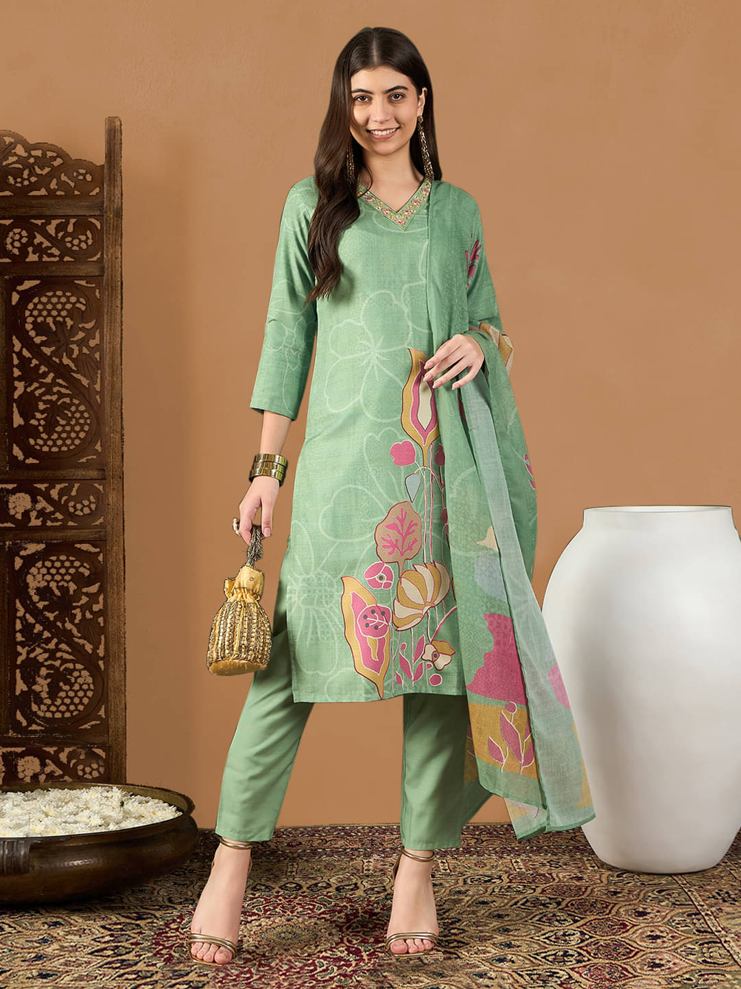     			Vaamsi Women Rayon Printed Straight Kurti With Pants ( Green )