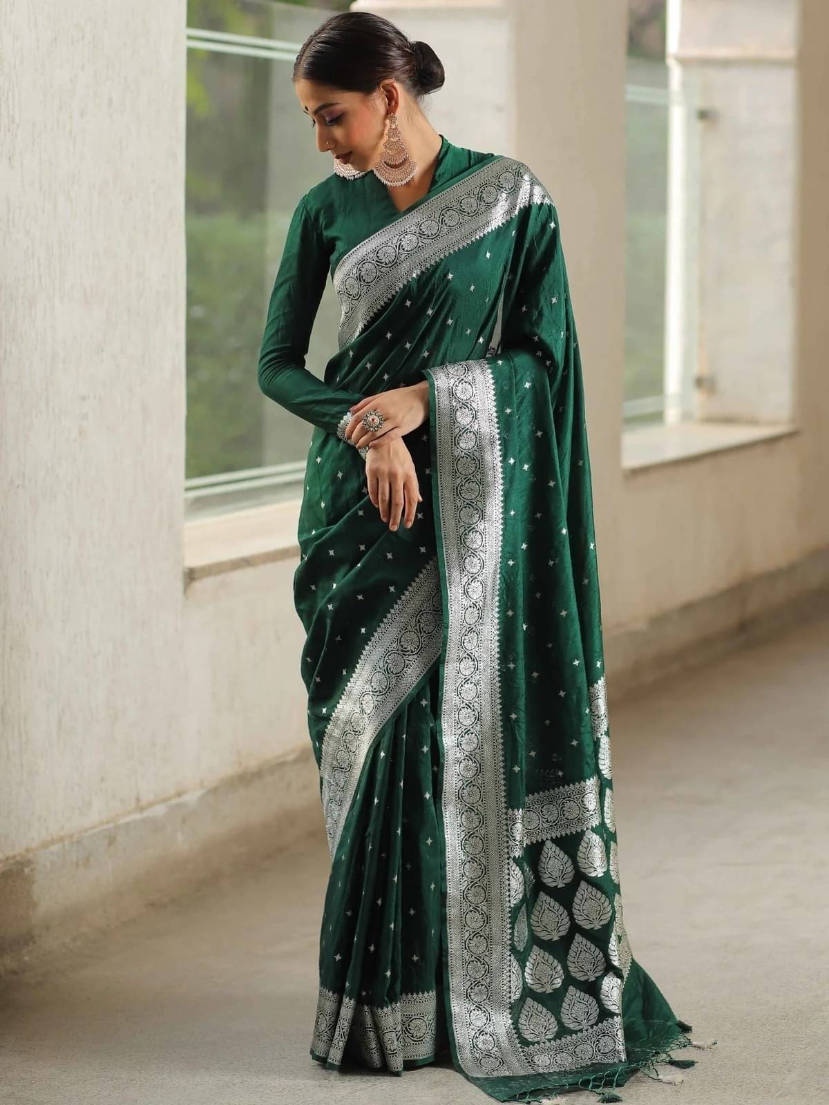     			WOVEN STOCK Banarasi Silk Woven Saree With Unstitched Blouse Piece ( Green )