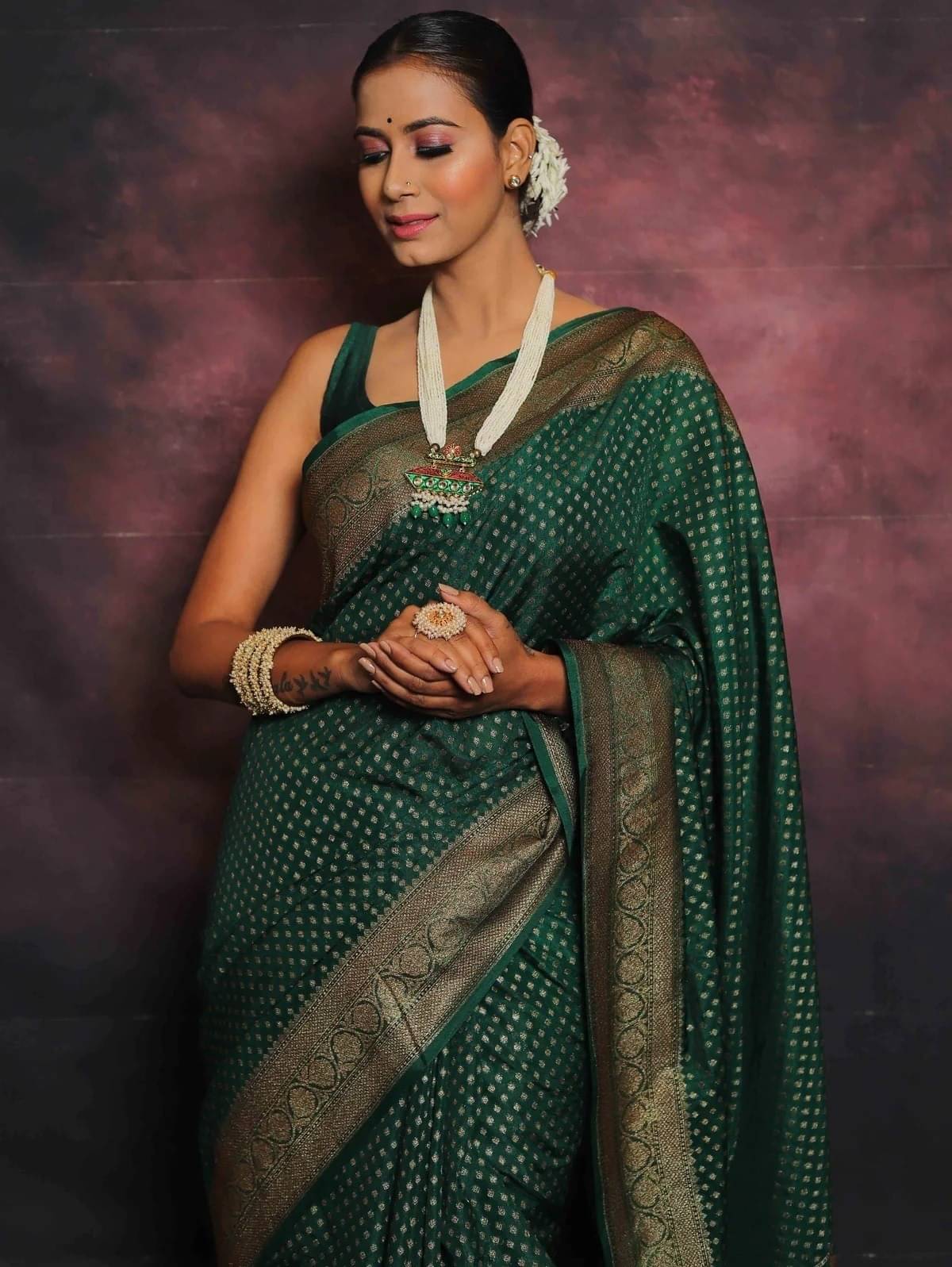     			WOVEN STOCK Banarasi Silk Woven Saree With Unstitched Blouse Piece ( Green )