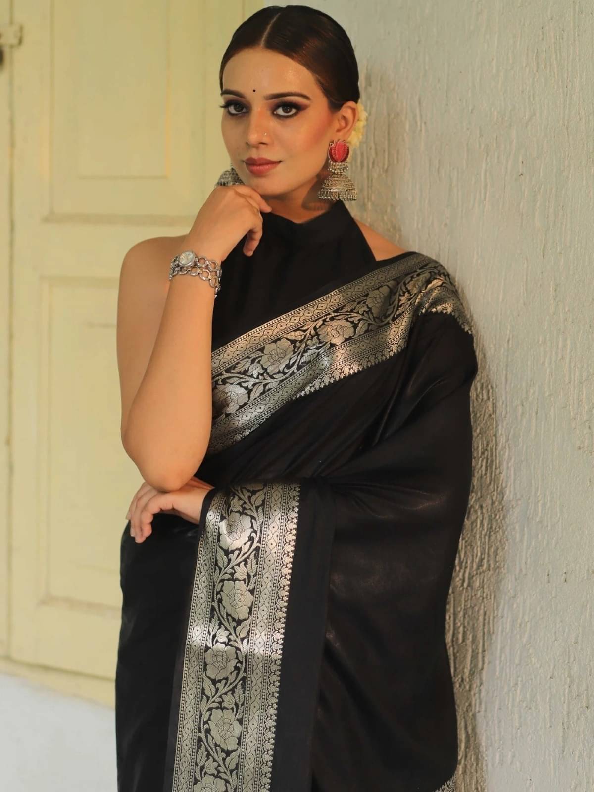 WOVEN STOCK Banarasi Silk Woven Saree With Unstitched Blouse Piece ( Black ) WOVEN STOCK Banarasi Silk Woven Saree With Unstitched Blouse Piece ( Black )