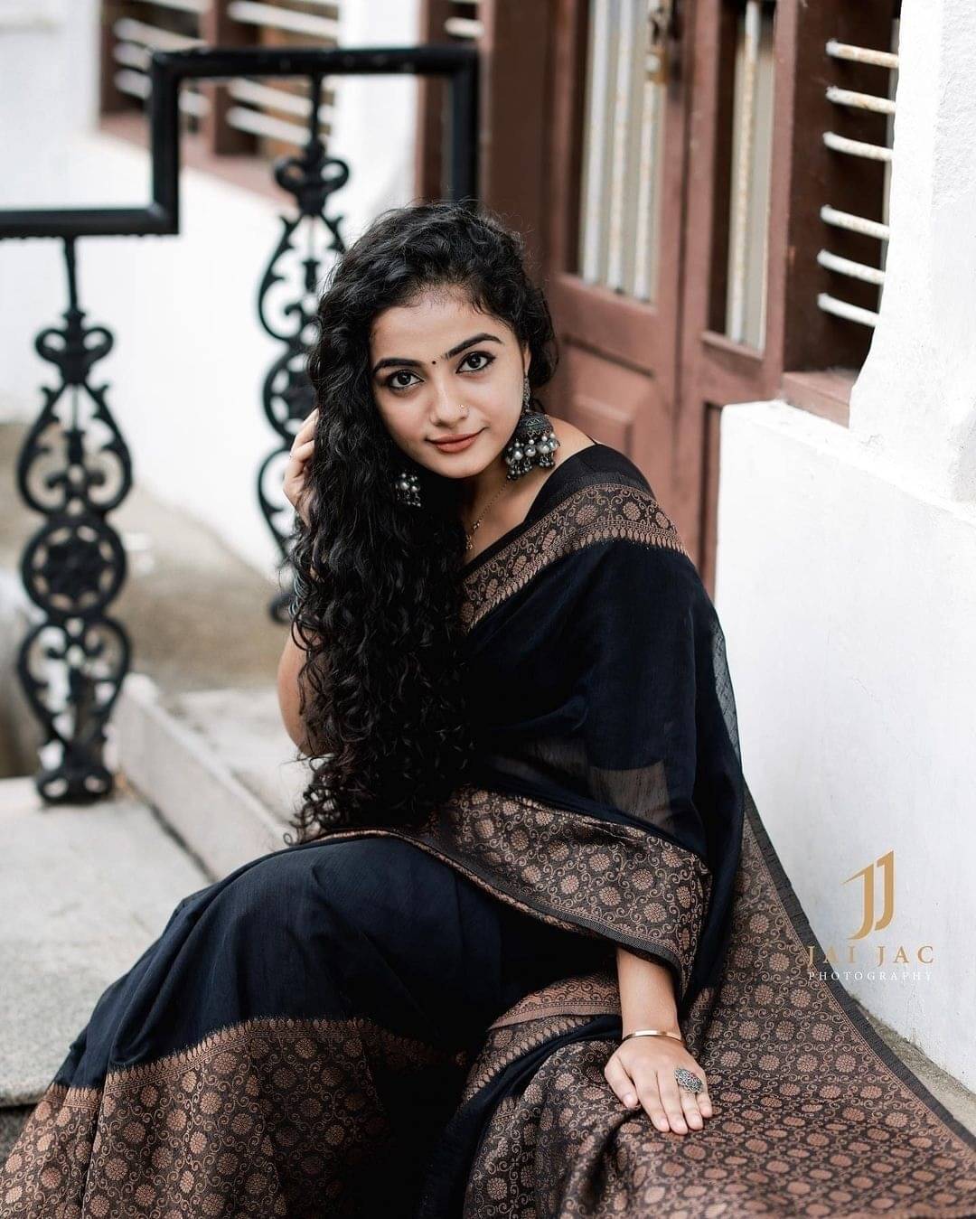 WOVEN STOCK Banarasi Silk Woven Saree With Unstitched Blouse Piece ( Black ) WOVEN STOCK Banarasi Silk Woven Saree With Unstitched Blouse Piece ( Black )
