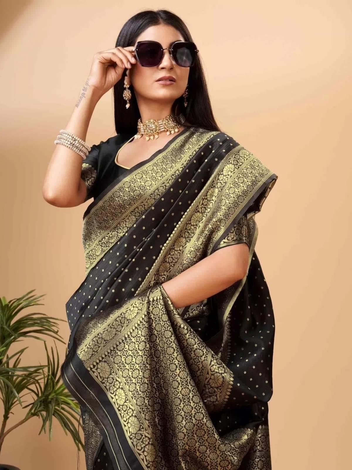 WOVEN STOCK Banarasi Silk Woven Saree With Unstitched Blouse Piece ( Black )     			WOVEN STOCK Banarasi Silk Woven Saree With Unstitched Blouse Piece ( Black )