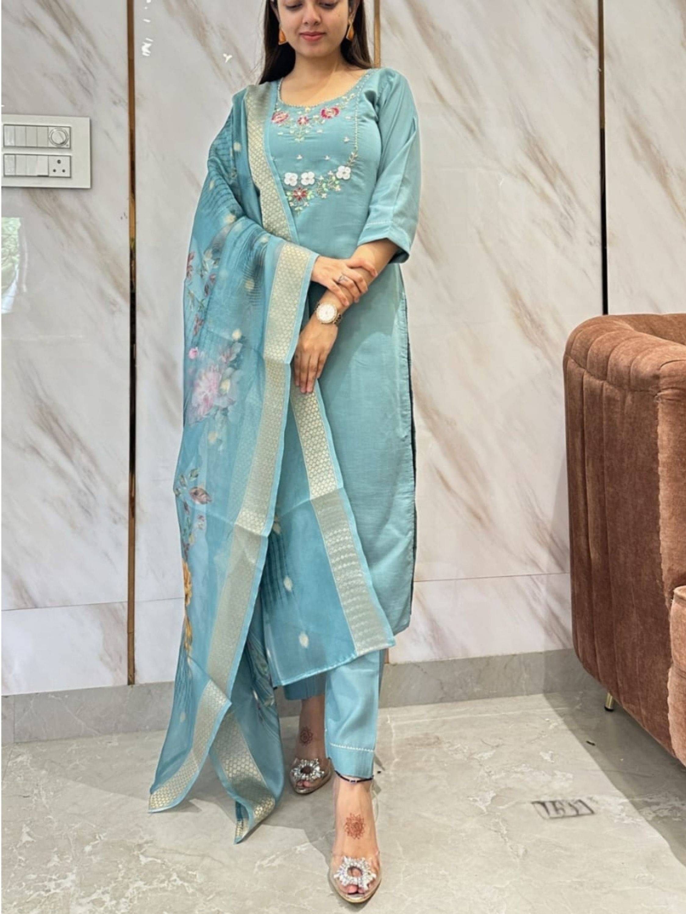 Eeloo Women Viscose Embellished Straight Kurti With Pants ( Blue )     			Eeloo Women Viscose Embellished Straight Kurti With Pants ( Blue )