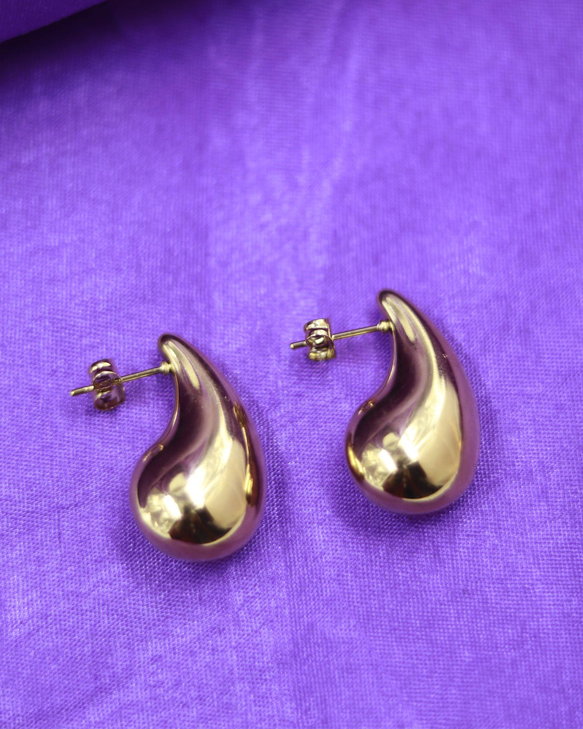     			Siraaka Fashion Jewels Golden Drop Earrings ( Pack of 1 )
