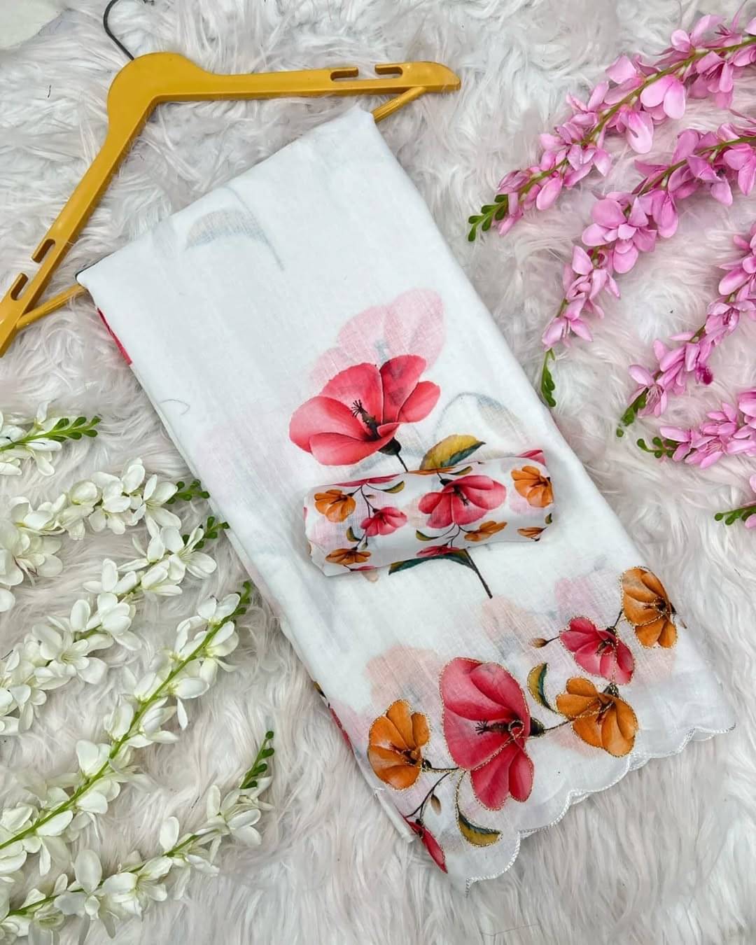 Sundhaji Trends Cotton Printed Saree With Unstitched Blouse Piece ( White ) Sundhaji Trends Cotton Printed Saree With Unstitched Blouse Piece ( White )
