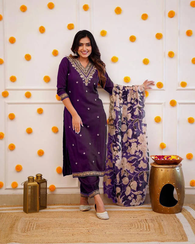     			piludi Women Rayon Embroidered Straight Kurti With Pants ( Purple )