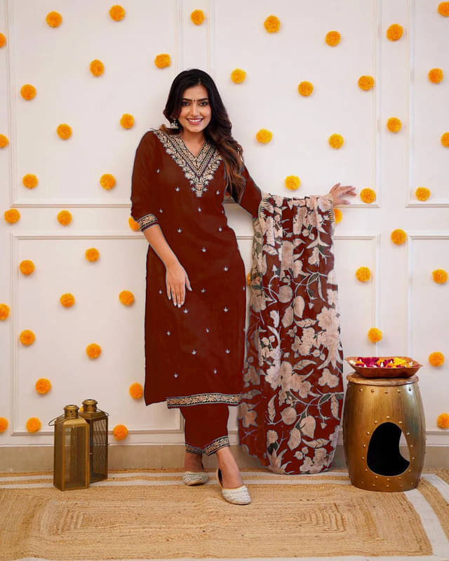     			piludi Women Rayon Embroidered Straight Kurti With Pants ( Maroon )