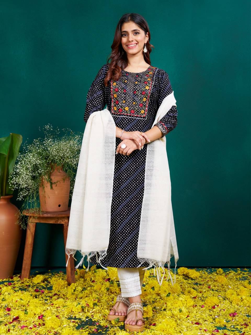     			Replicraft Store Women Cotton Blend Embroidered Straight Kurti With Pants ( Black )