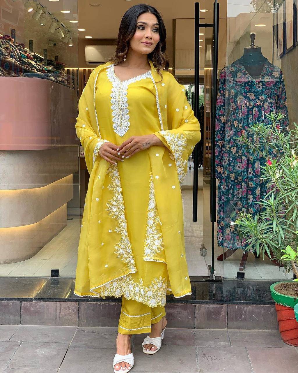 Vaidehi Fashion Women Georgette Embroidered Straight Kurti With Pants ( Yellow ) Vaidehi Fashion Women Georgette Embroidered Straight Kurti With Pants ( Yellow )