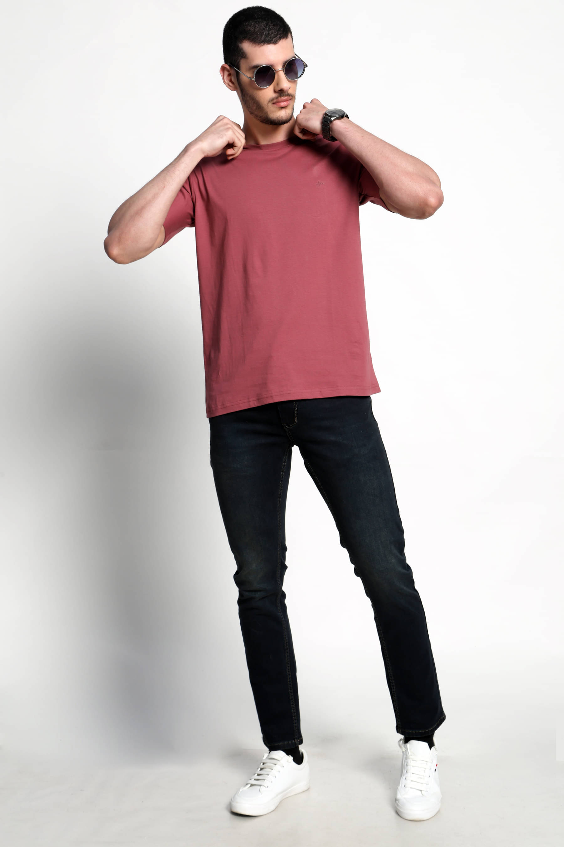     			AURAMIND Men Cotton Regular Fit Embroidered T-Shirt ( Maroon )
