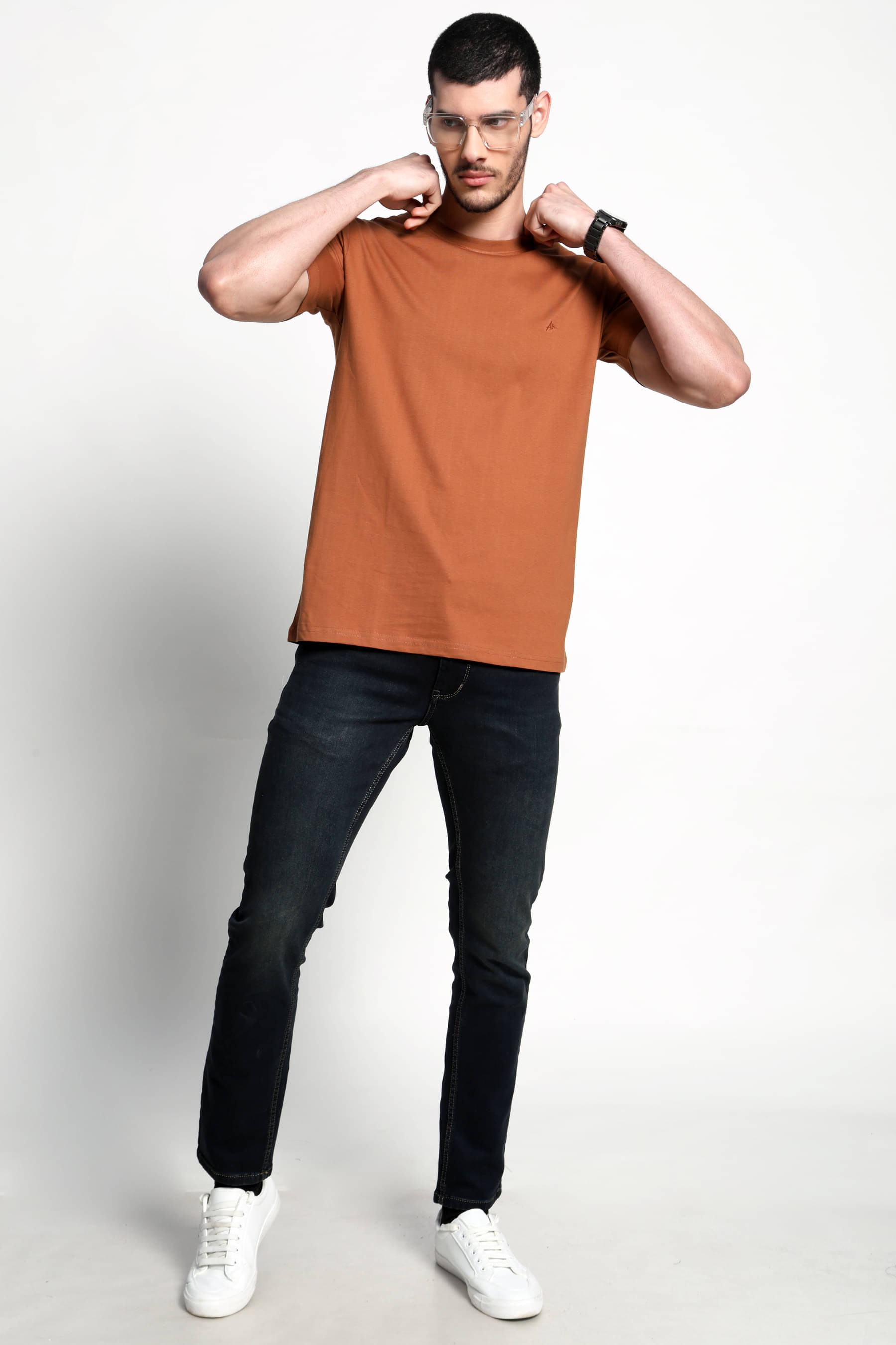     			AURAMIND Men Cotton Regular Fit Embroidered T-Shirt ( Rust Brown )