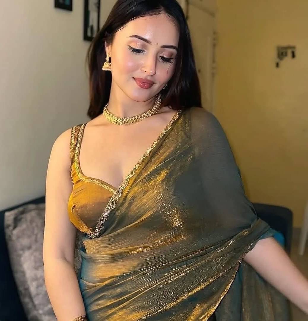     			Sundhaji Trends Chiffon Embellished Saree With Unstitched Blouse Piece ( Yellow,Gold )