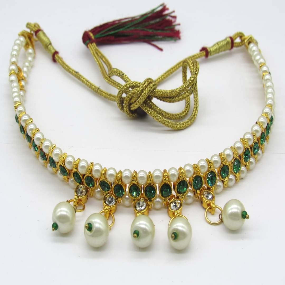     			SHREE MAULI CREATION Green Alloy Necklace ( Pack of 1 )