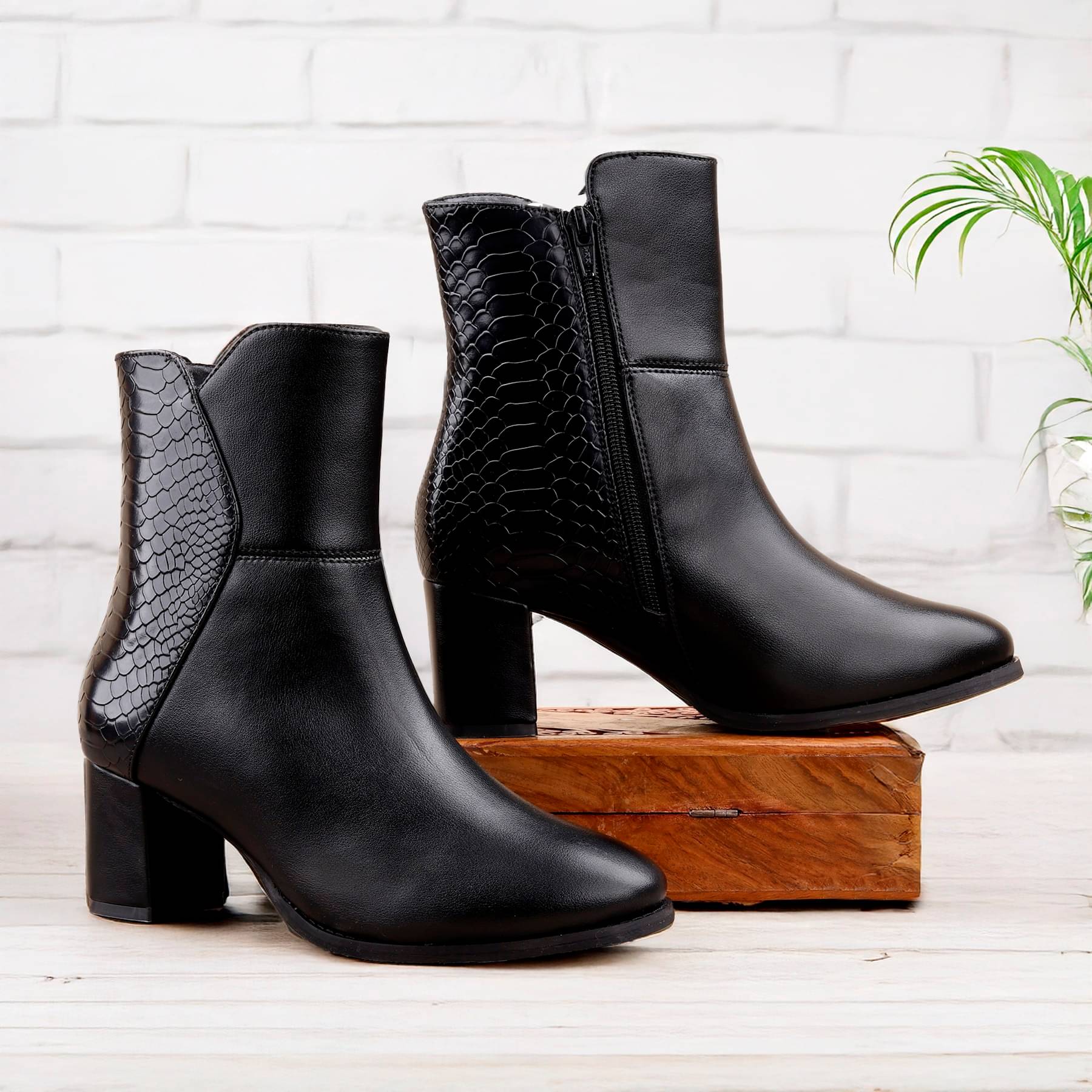     			BXXY Black Women's Ankle Length Boots