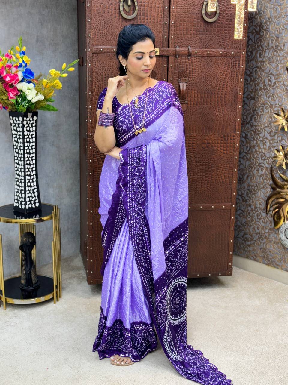 VAANISRI Chiffon Printed Saree With Unstitched Blouse Piece ( Lavender ) VAANISRI Chiffon Printed Saree With Unstitched Blouse Piece ( Lavender )