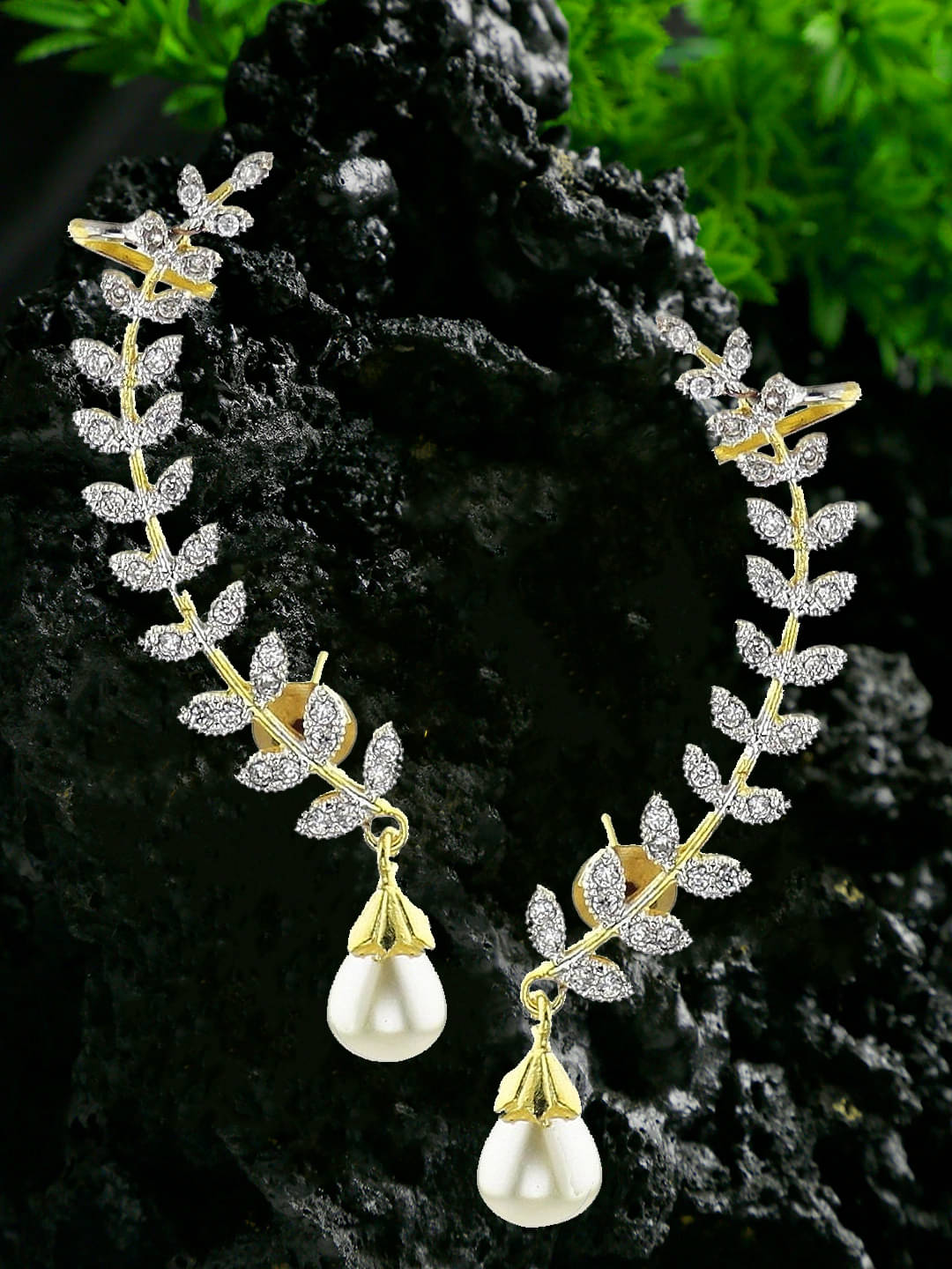     			YOUBELLA Golden EarCuff Earrings ( Pack of 1 )