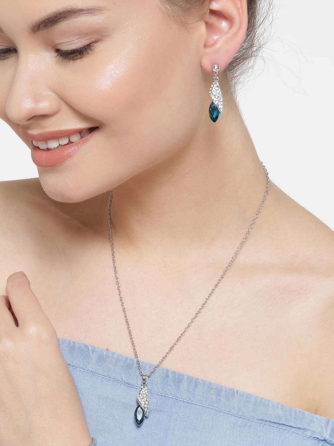     			YOUBELLA Blue Alloy Necklace Set ( Pack of 1 )