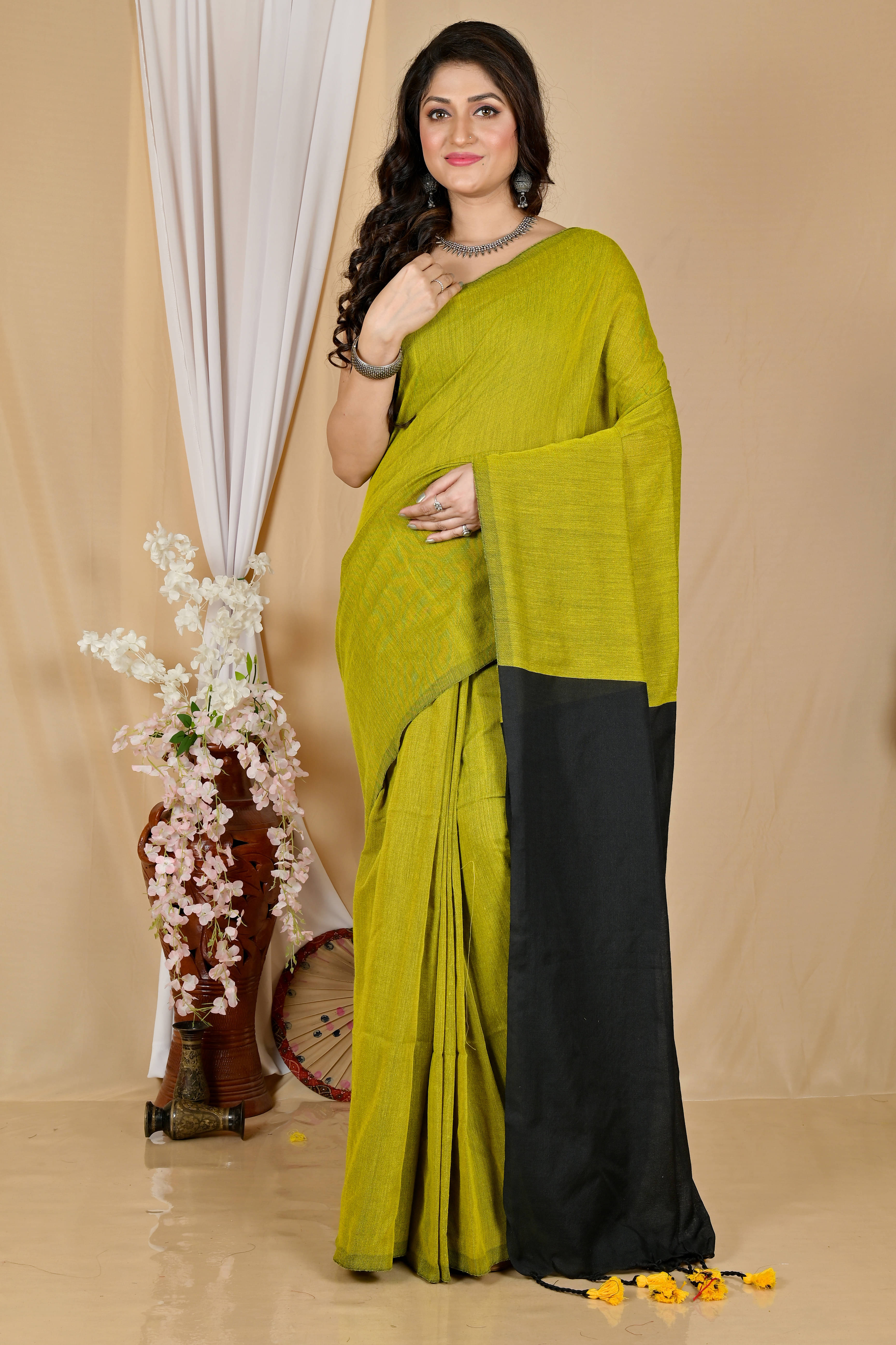     			BRYNBRIT Cotton Blend Embellished Saree With Unstitched Blouse Piece ( Yellow )