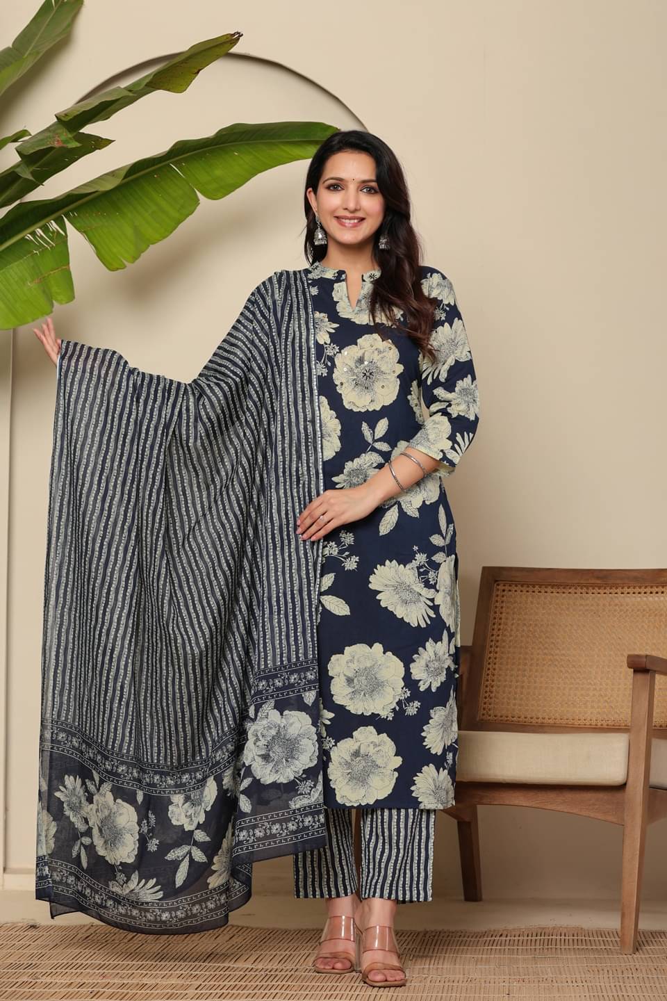     			Flamboyant Women Cotton Printed Straight Kurti With Pants ( Blue )