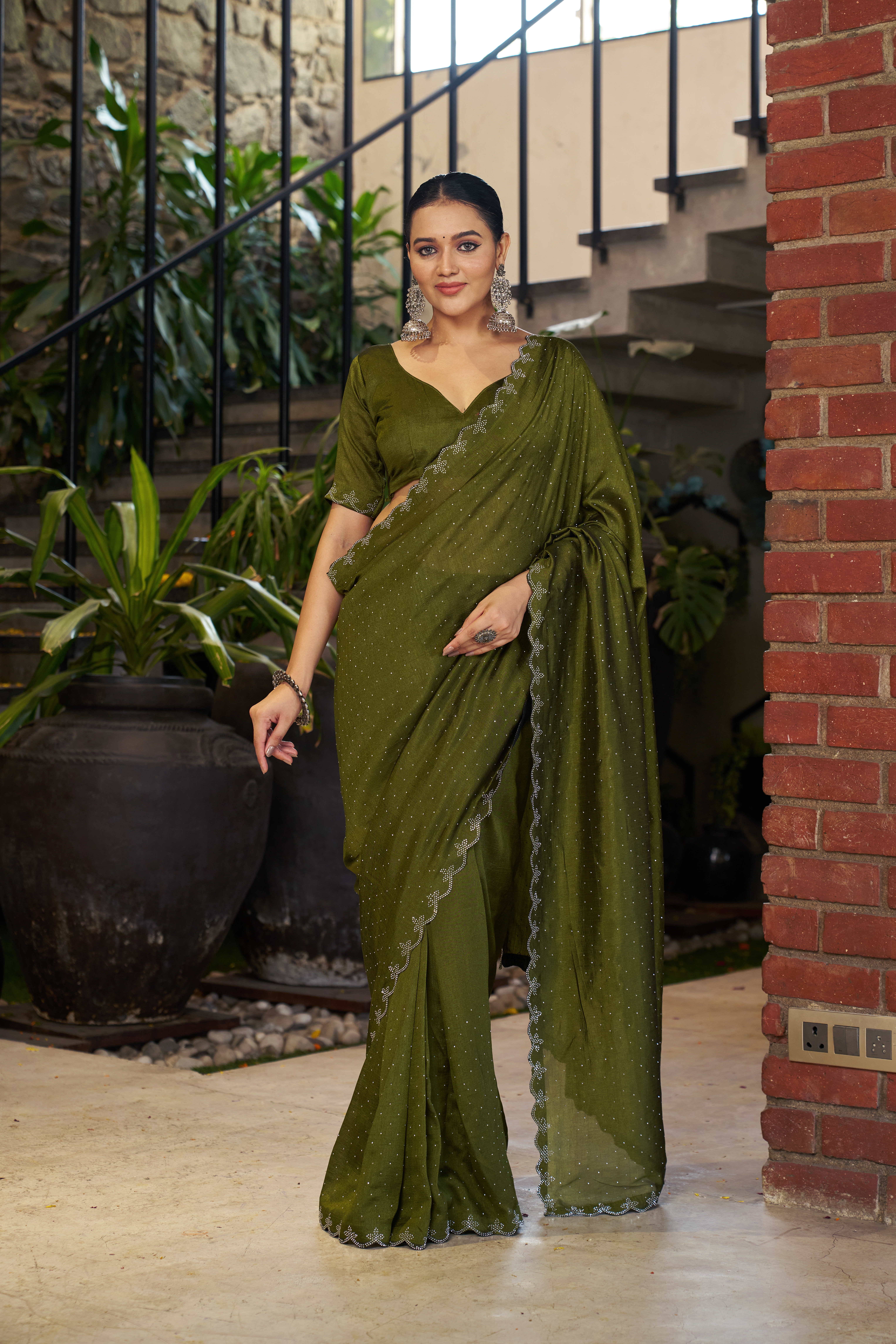 Sanwariya Silks Silk Blend Embellished Chikankari Saree With Unstitched Blouse Piece ( Green )     			Sanwariya Silks Silk Blend Embellished Chikankari Saree With Unstitched Blouse Piece ( Green )