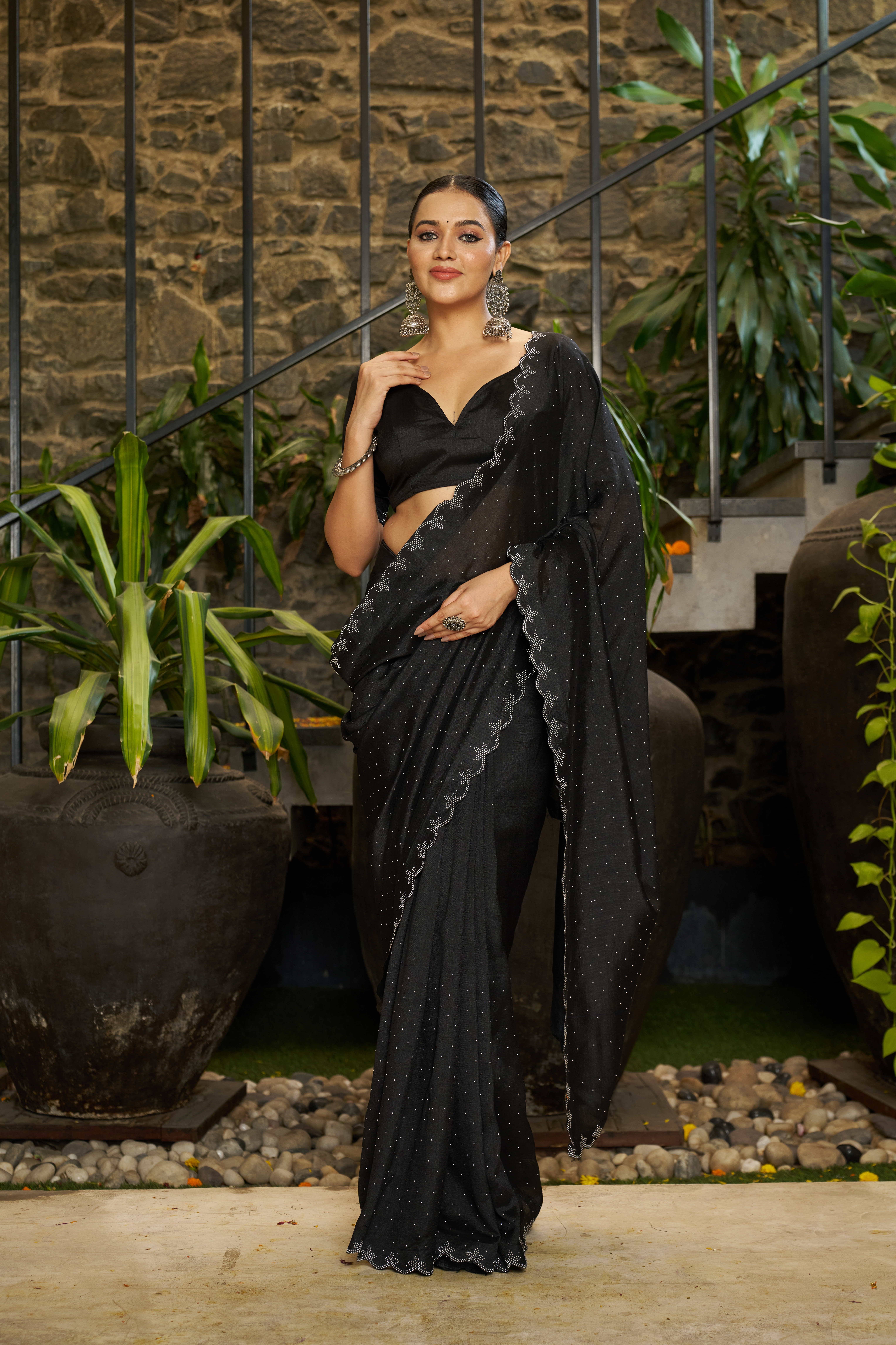 Sitanjali Silk Blend Solid Saree With Unstitched Blouse Piece ( Black ) Sitanjali Silk Blend Solid Saree With Unstitched Blouse Piece ( Black )