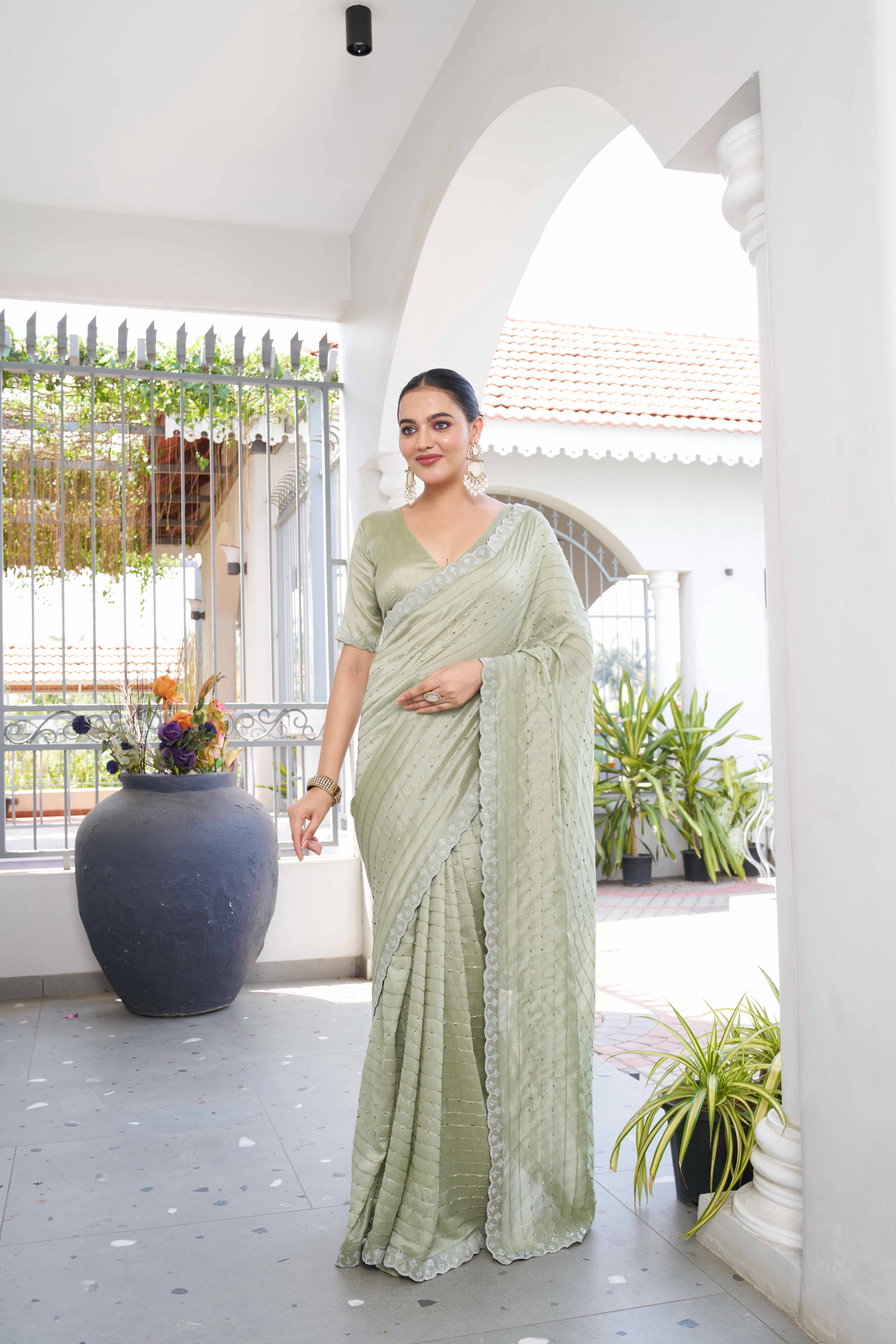     			Sitanjali Silk Blend Solid Saree With Unstitched Blouse Piece ( Light Green )
