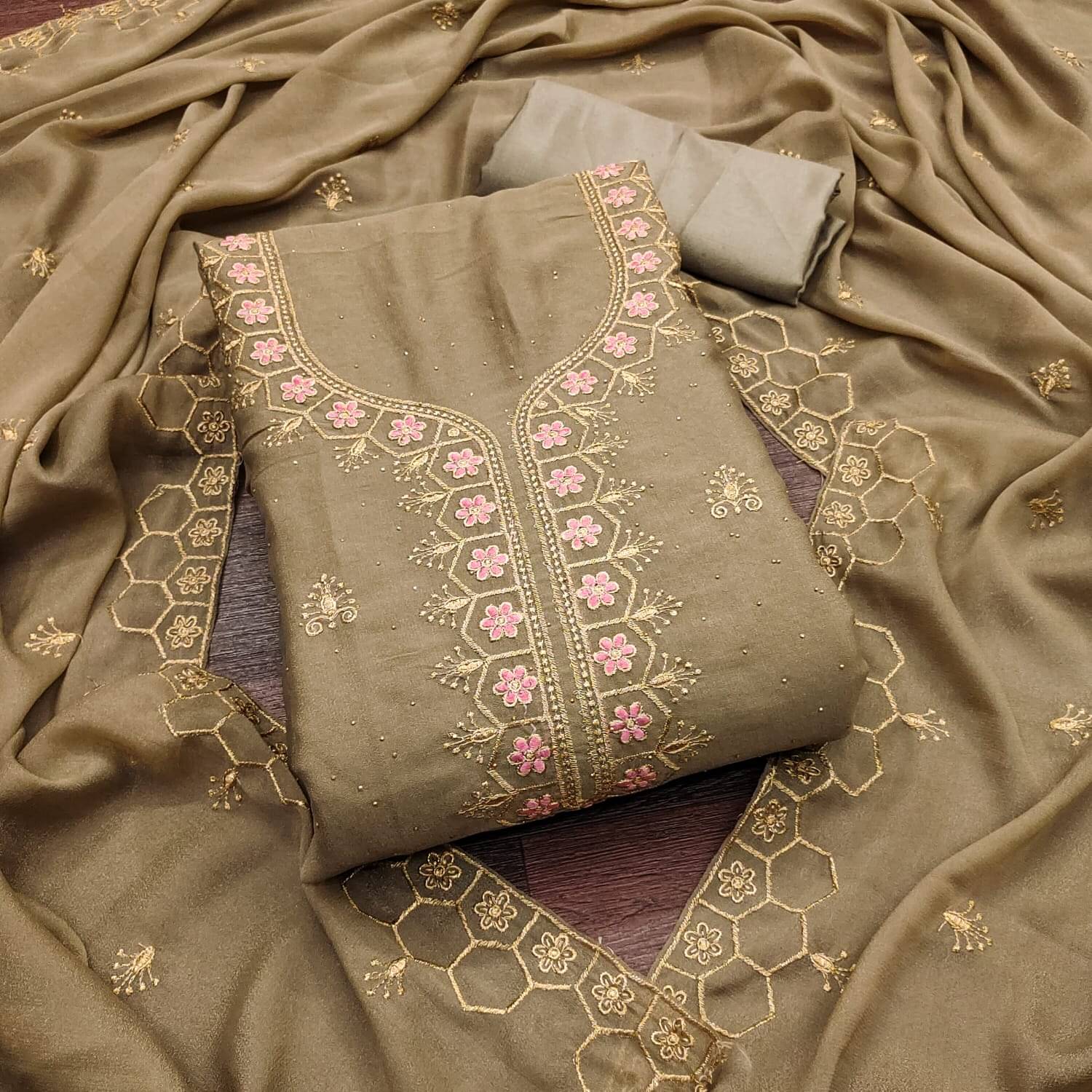 HL SILKMILLS Women Georgette Unstitched Dress Material ( Green )     			HL SILKMILLS Women Georgette Unstitched Dress Material ( Green )