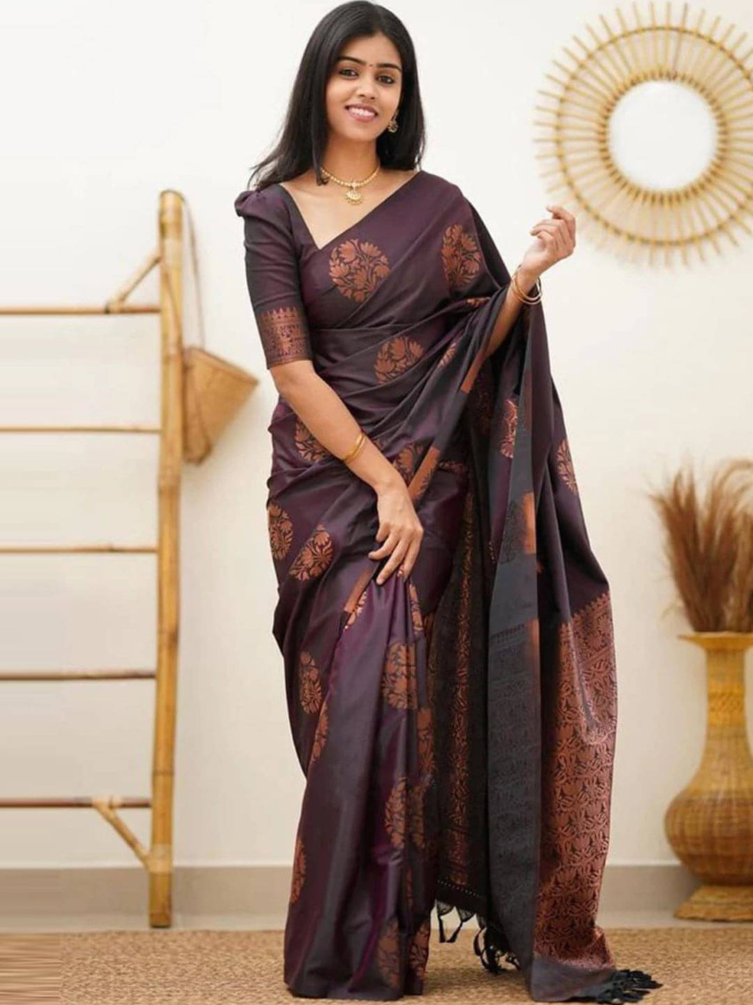     			Keyura Jacquard Woven Banarasi saree With Unstitched Blouse Piece ( Wine )