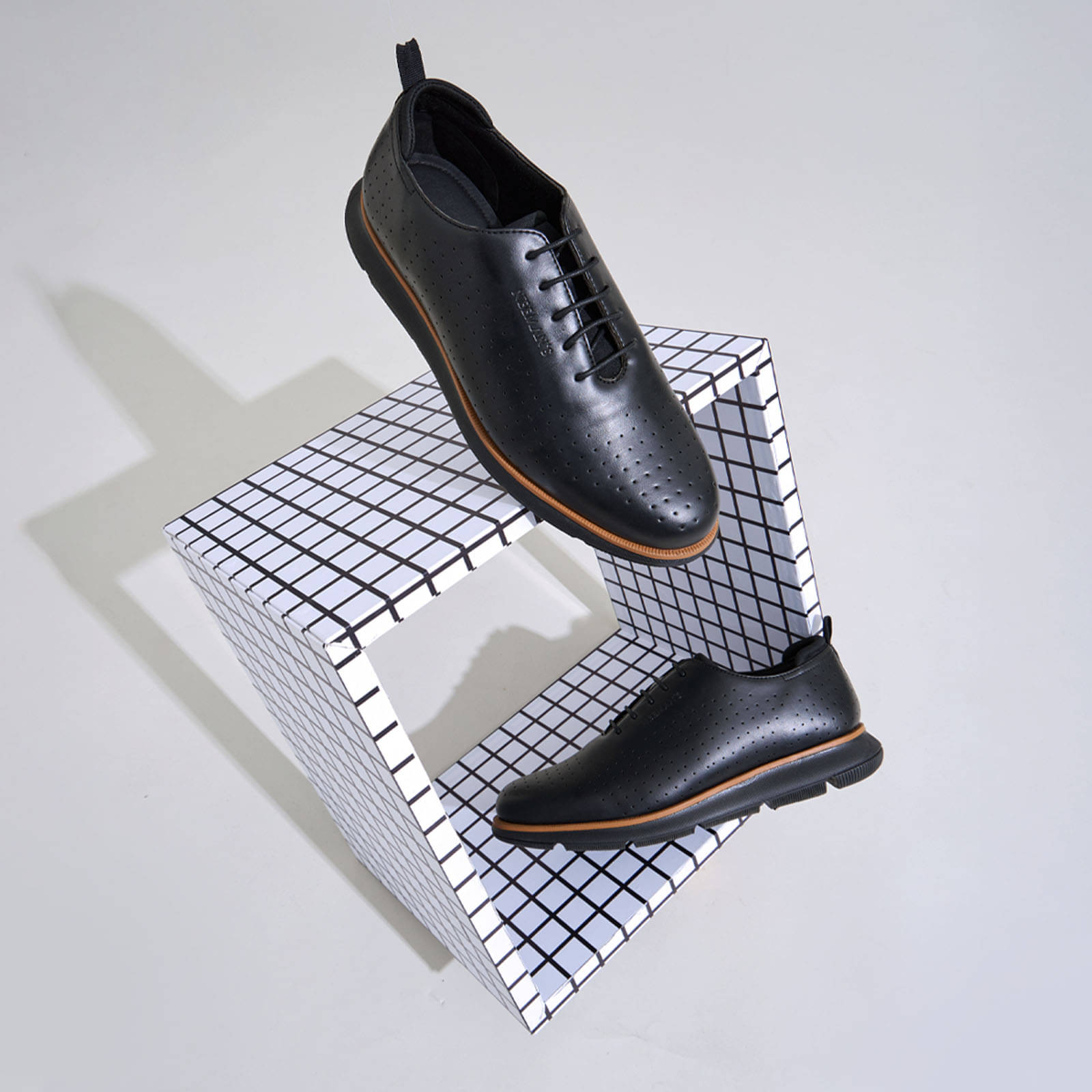     			Neemans Flexy Brogues Black Men's Sneakers