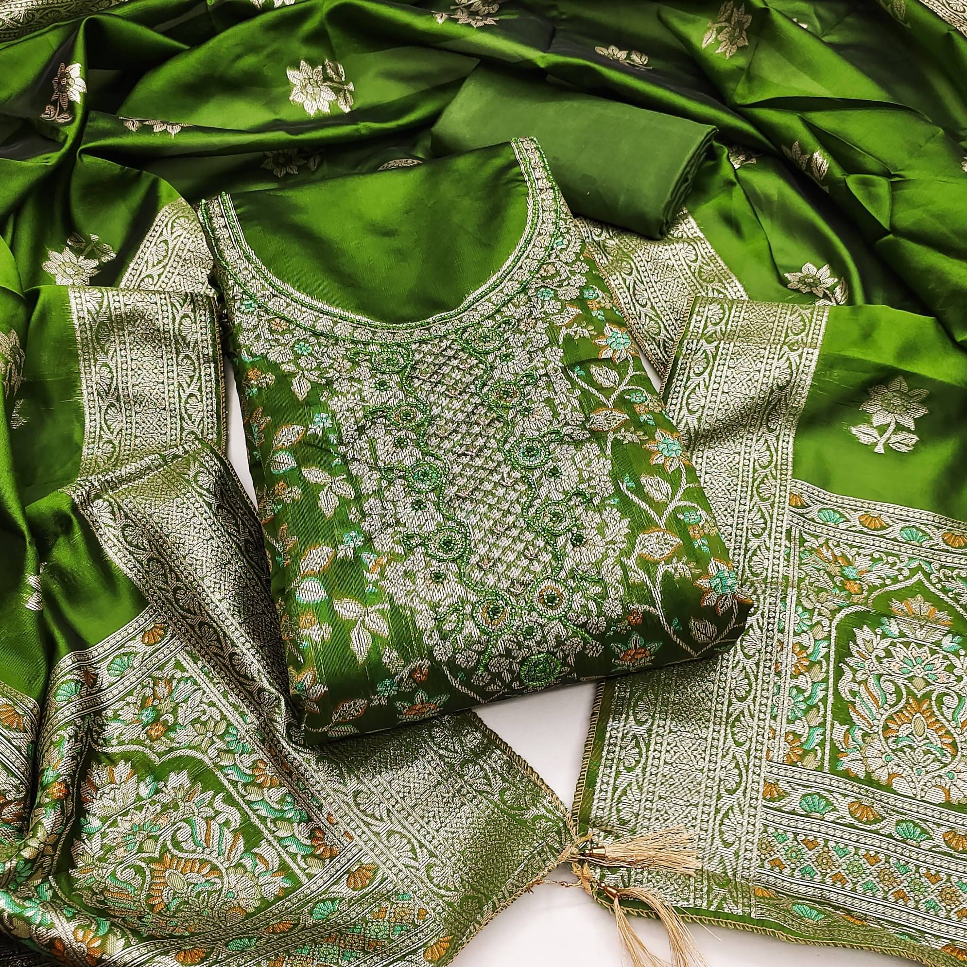    			Rangtulika Ethnics Women Jacquard Unstitched Dress Material ( Green )